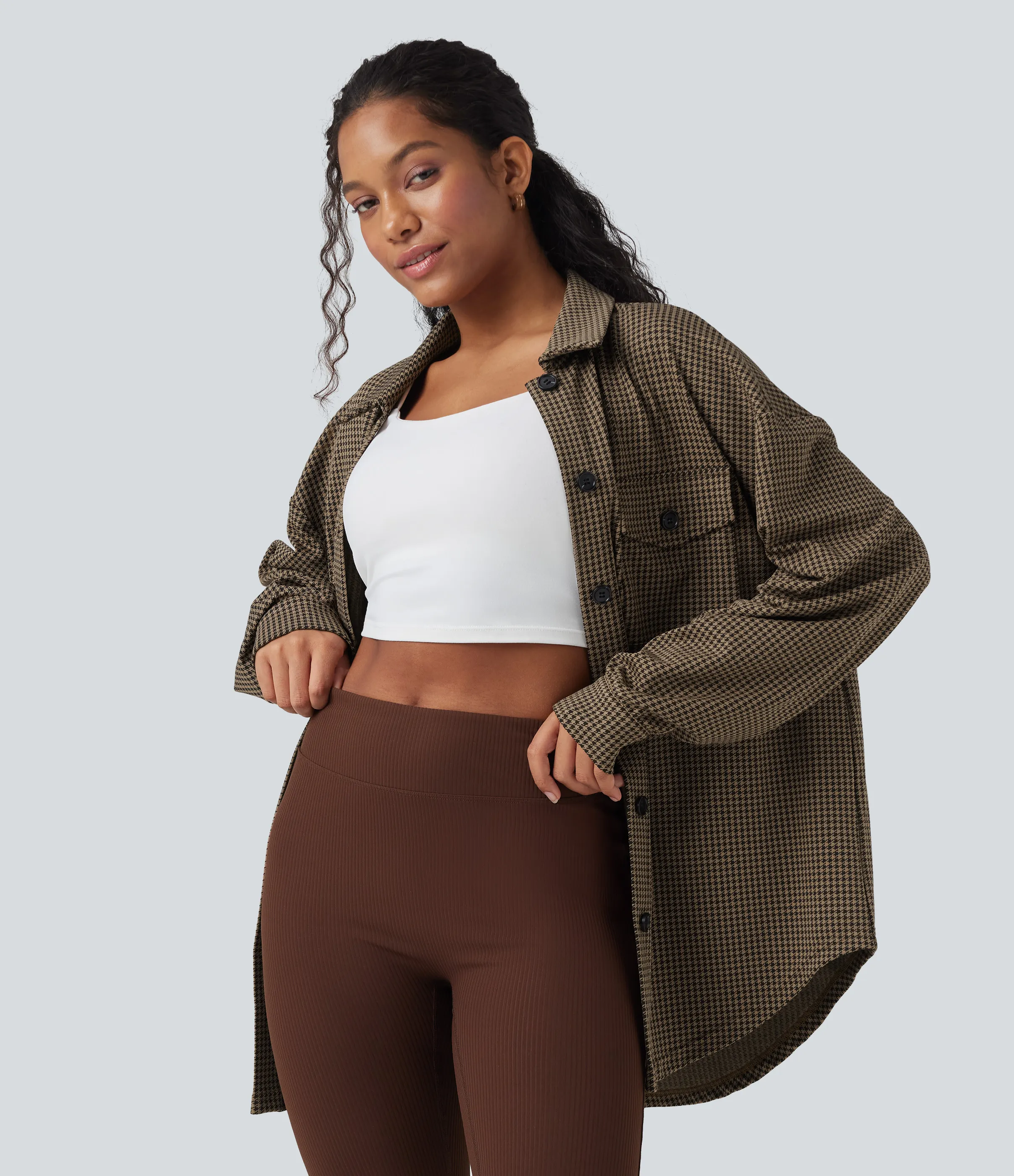 Halara Chamarra casual extragrande con dobladillo curvo y estampado de pata de gallo y bolsillos - Mocha Static - XL sold by Halara product image thumbnail 4