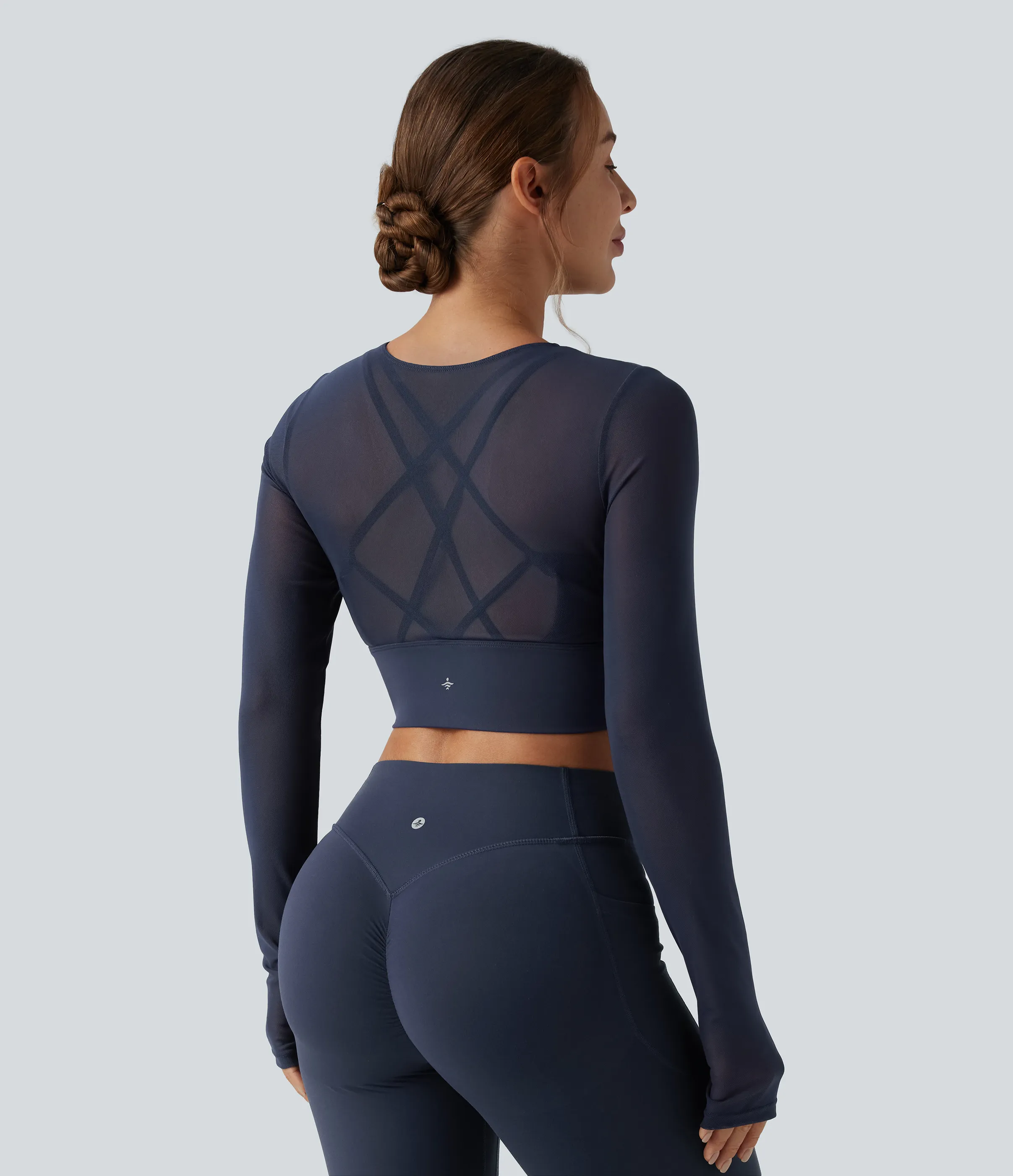 Halara Top deportivo de yoga 2 en 1 de manga larga con abertura para el pulgar y malla en contraste - Oceana - M sold by Halara