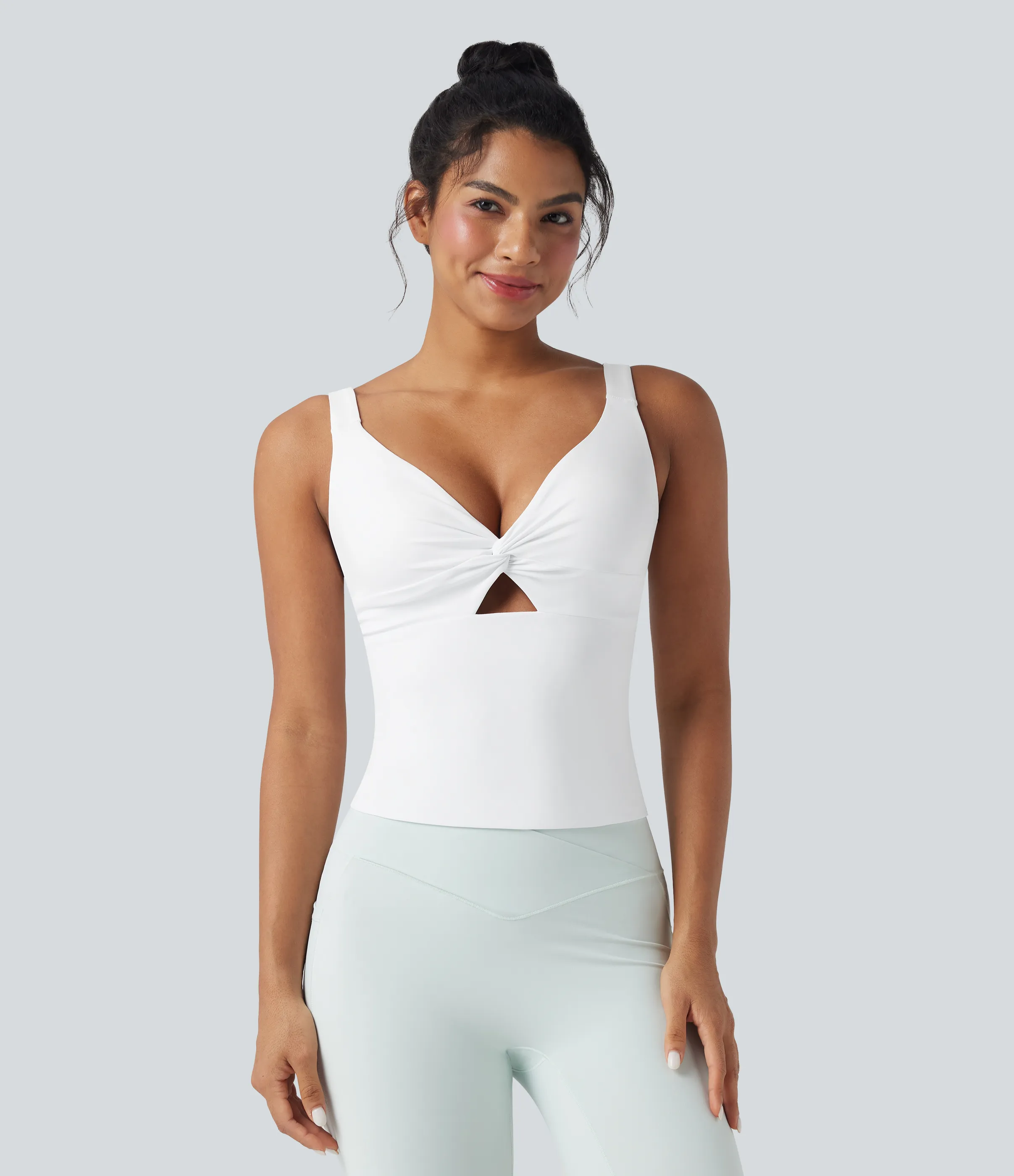 Halara Camiseta de yoga SoftlyZero™ Airy retorcida cut-out y UPF 50+ - White - XL(Long) sold by Halara