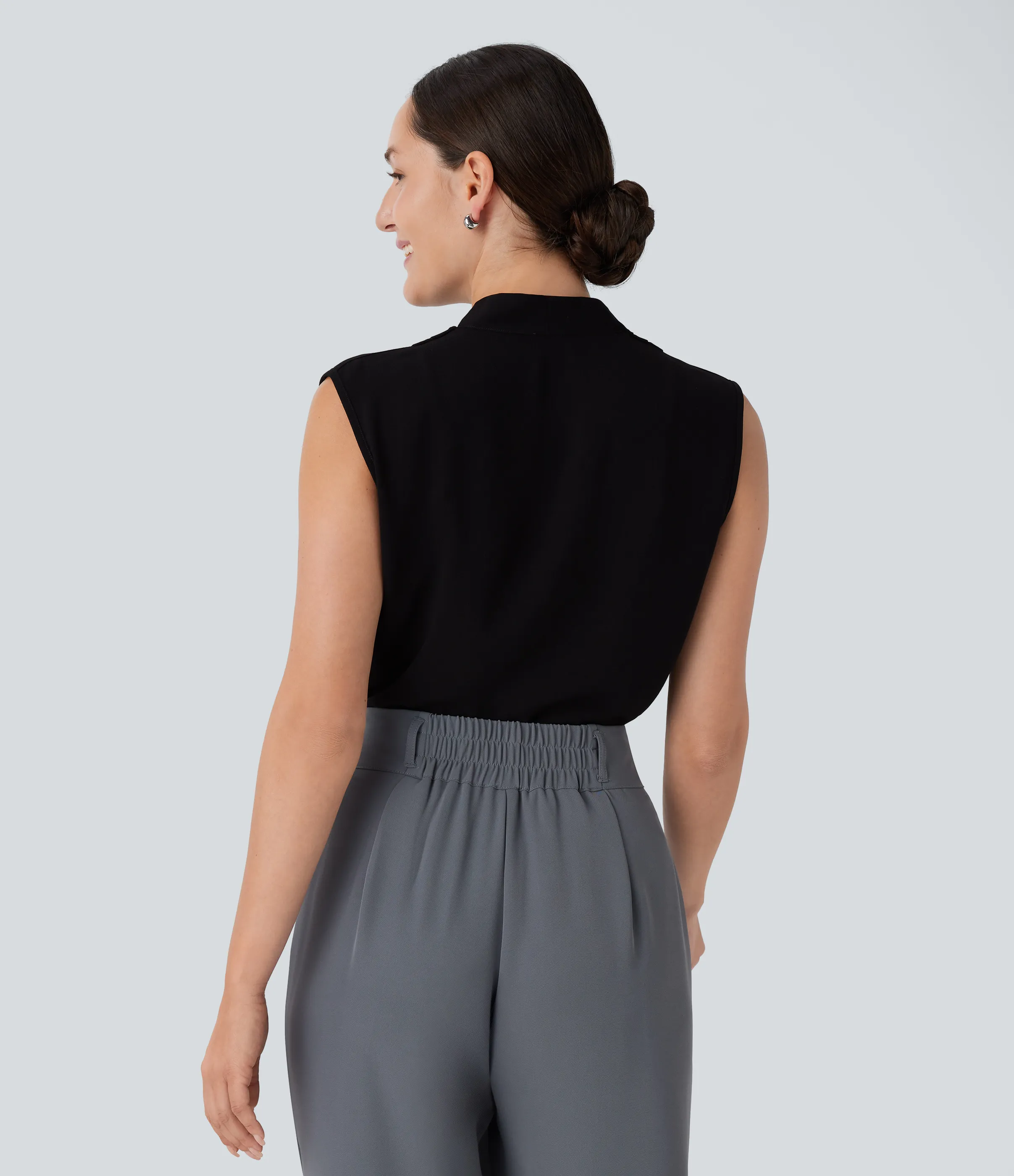 Halara Blusa oficina sin mangas cuello V - Black - S sold by Halara product image thumbnail 3