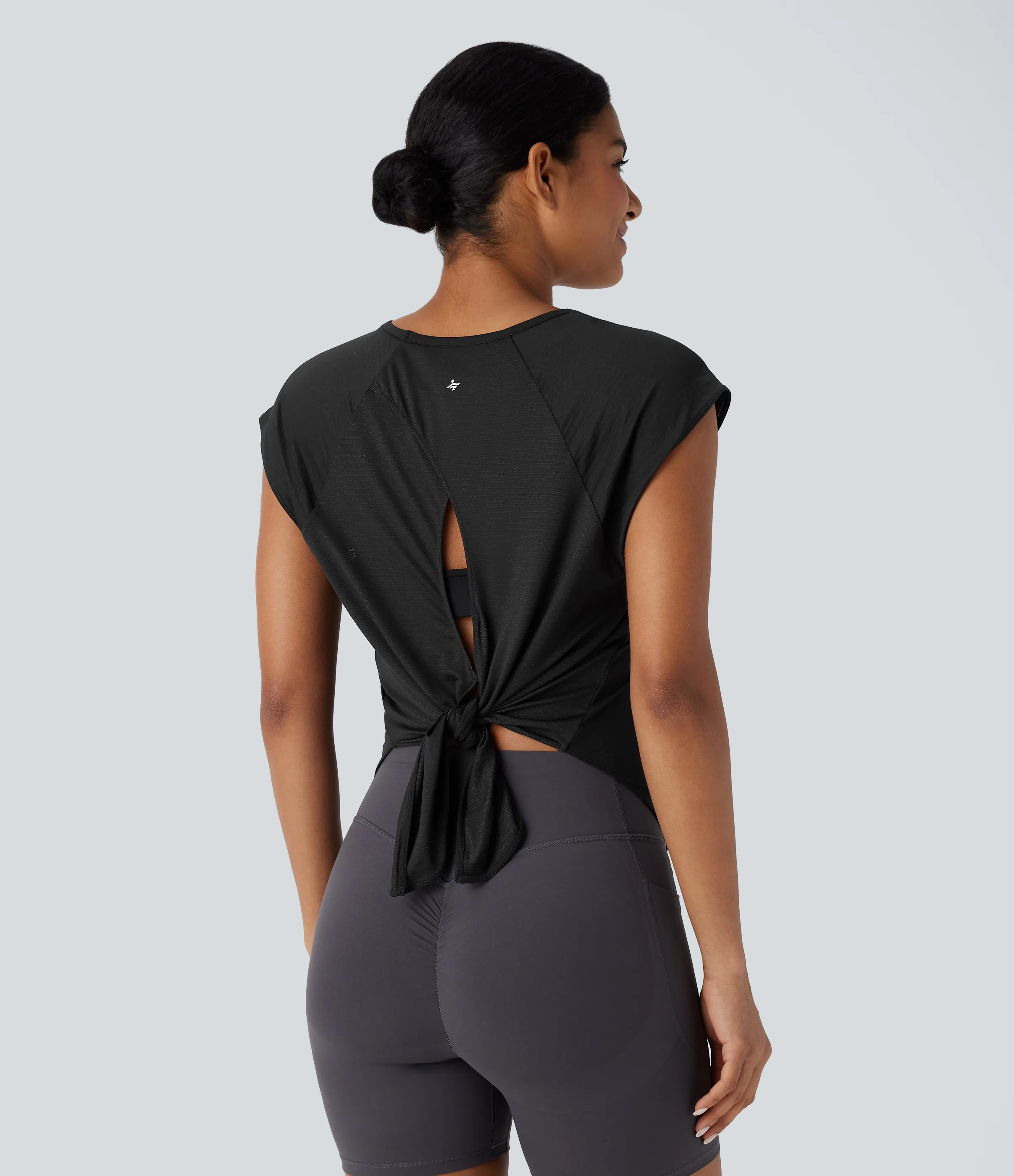 Halara Top deportivo yoga cuello redondo manga corta abertura espalda dobladillo curvo - Black - L sold by Halara