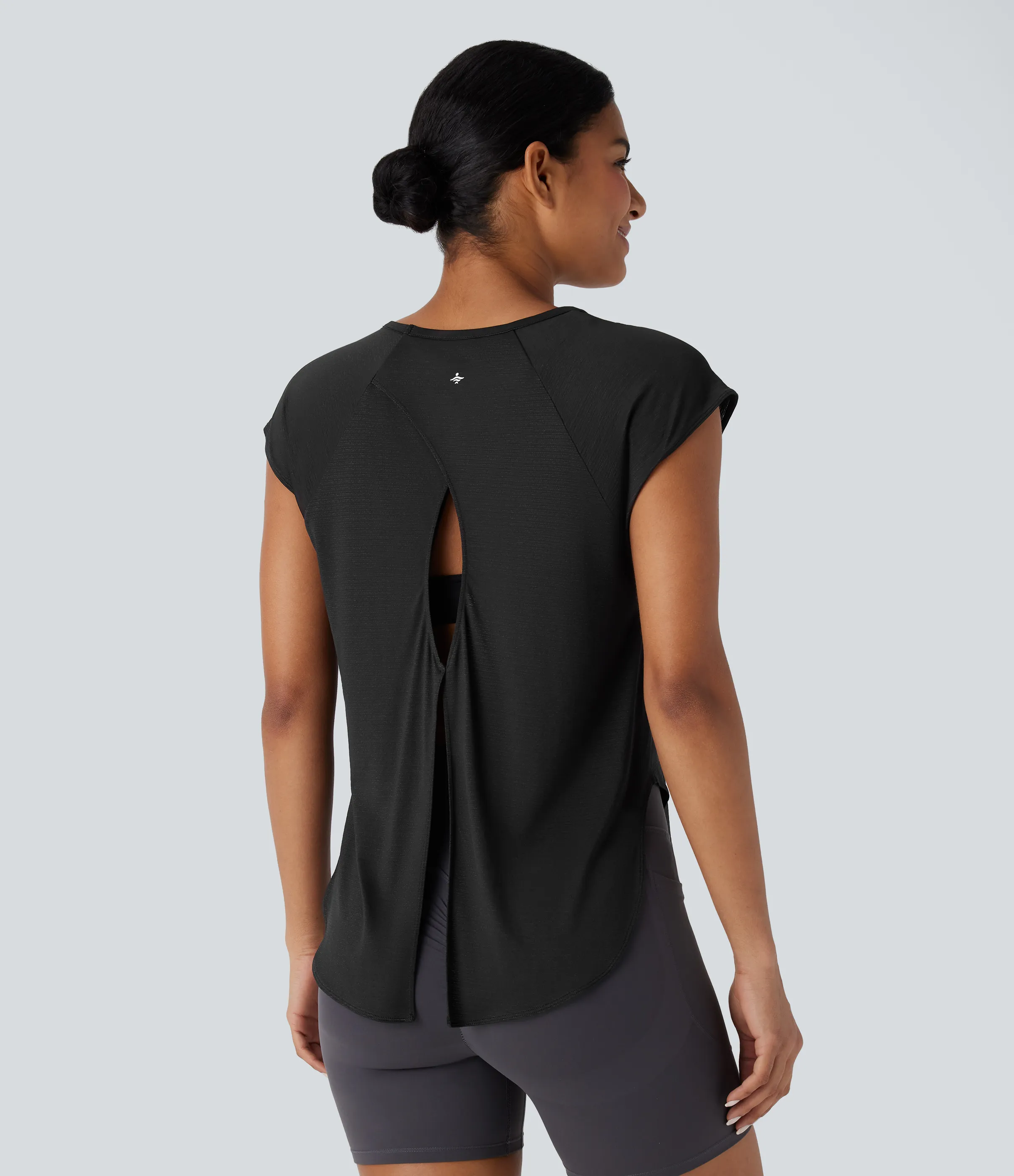 Halara Top deportivo yoga cuello redondo manga corta abertura espalda dobladillo curvo - Black - L sold by Halara product image thumbnail 3