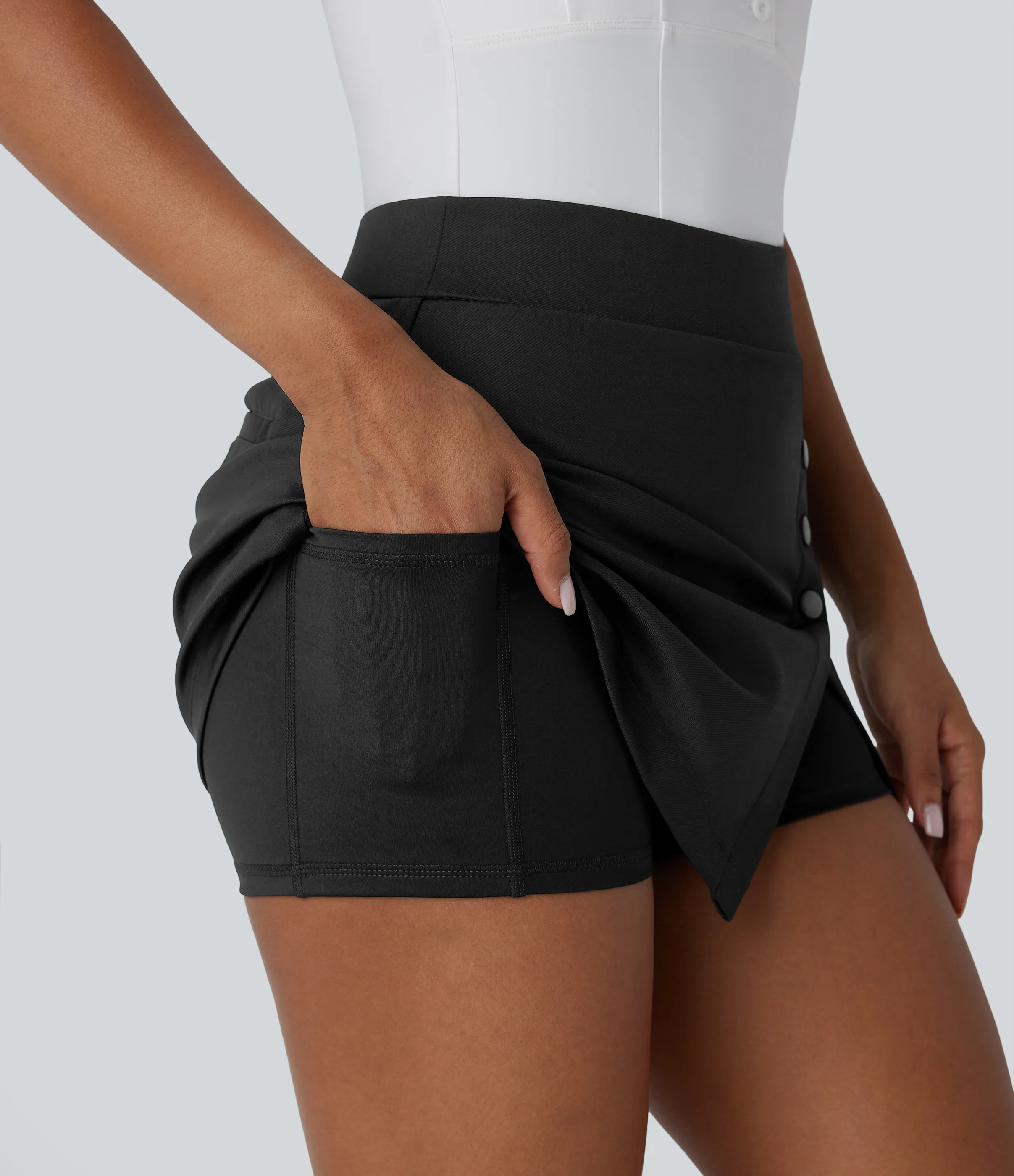 Halara Mini Falda golf tiro alto botón decorativo 2 en 1 bolsillo lateral secado rápido bolsillo tee golf - UPF 40+ - Black - L(regular) sold by Halara product image thumbnail 5