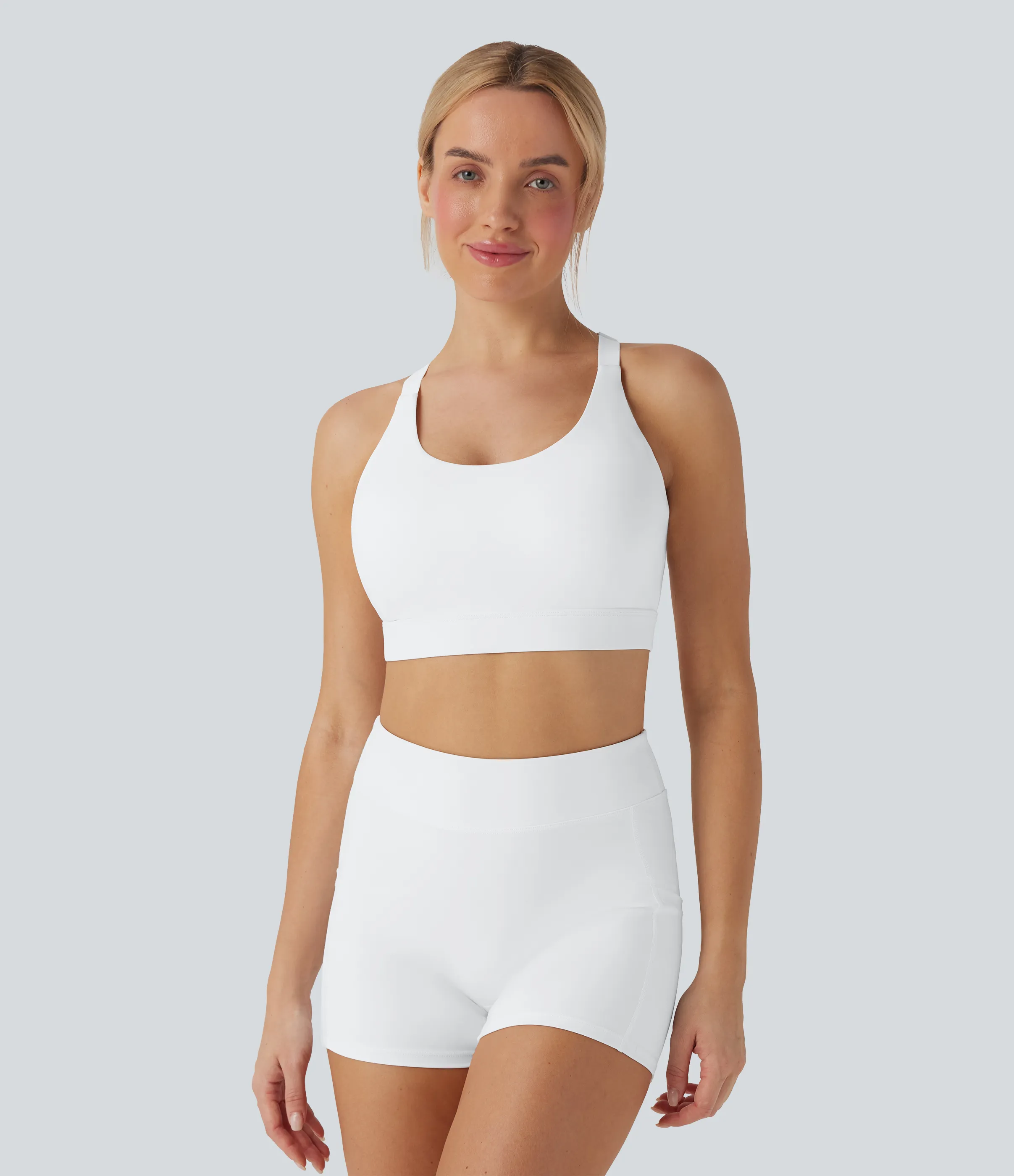 Halara Brasier deportivo SpeedWave™ deportivo SpeedWave™ de sujeción media perforado con secado rápido, copas moldeadas y gancho ajustable en copas D-F - White - S sold by Halara product image thumbnail 3