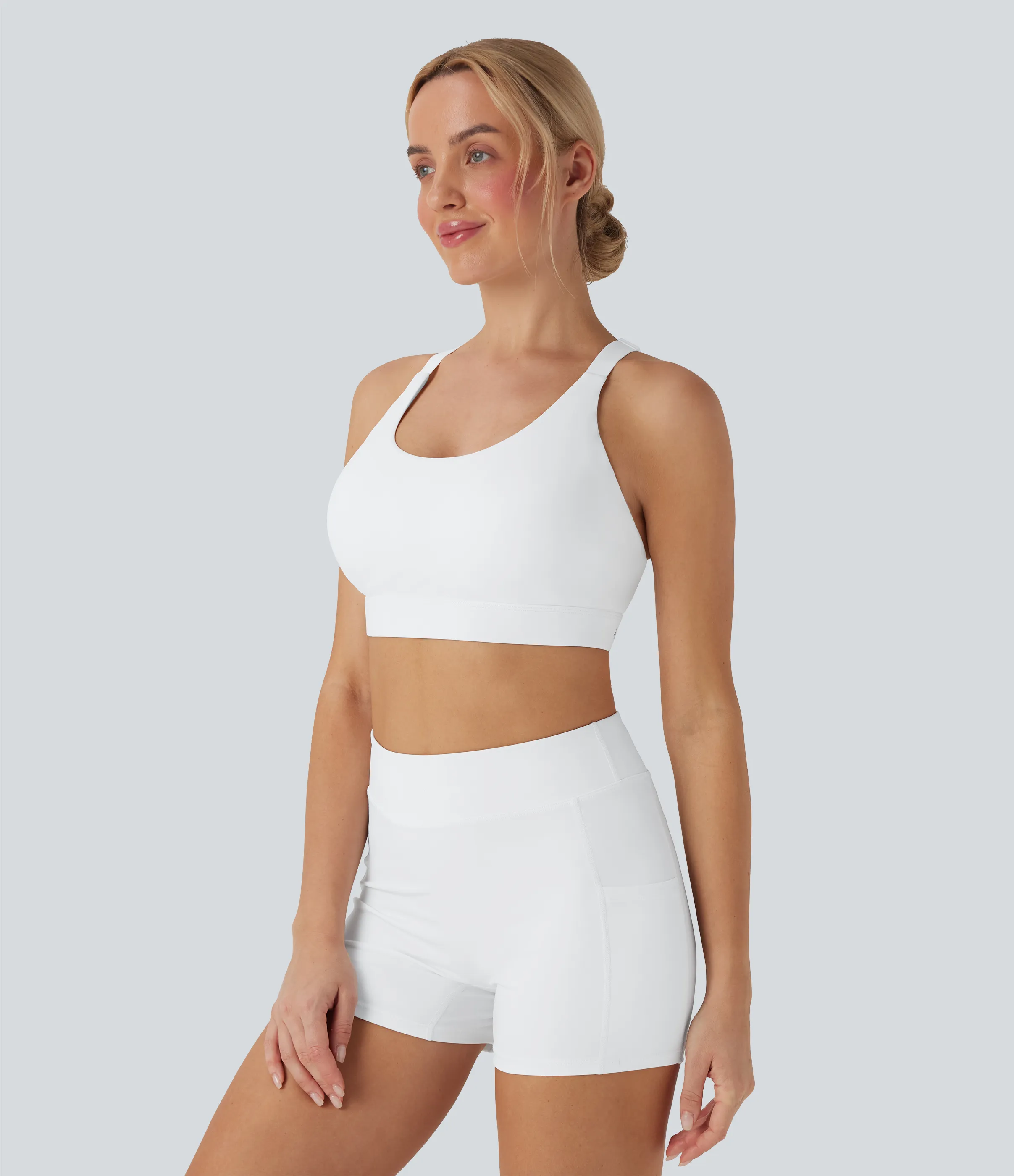 Halara Brasier deportivo SpeedWave™ deportivo SpeedWave™ de sujeción media perforado con secado rápido, copas moldeadas y gancho ajustable en copas D-F - White - S sold by Halara product image thumbnail 5