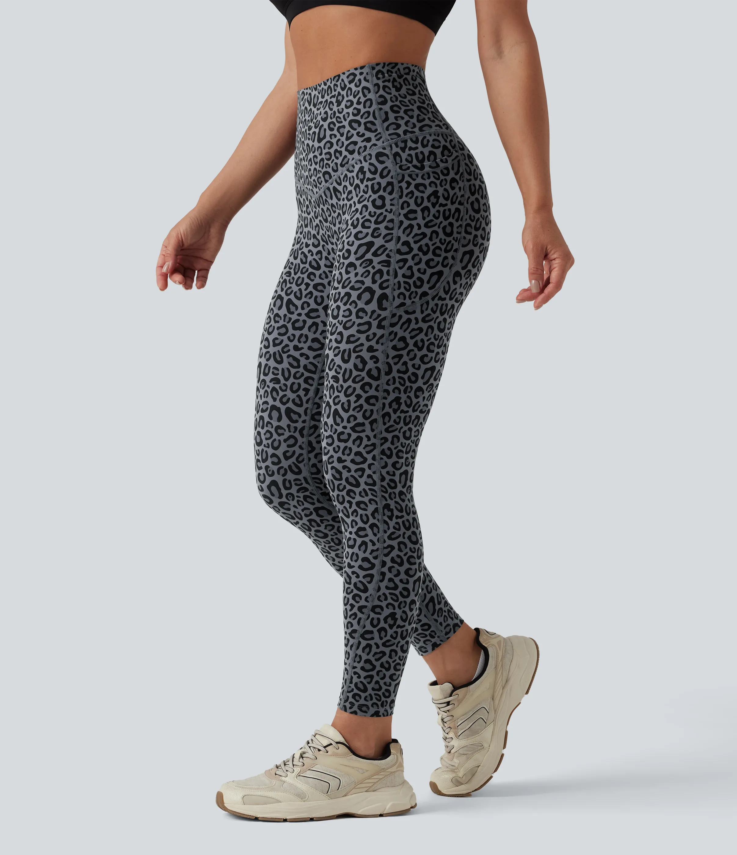 Halara Leggings de yoga Halara UltraSculpt™ con estampado de leopardo, cintura alta, control de abdomen y bolsillos - Charcoal Mist Leopard - M(7/8) sold by Halara product image thumbnail 2