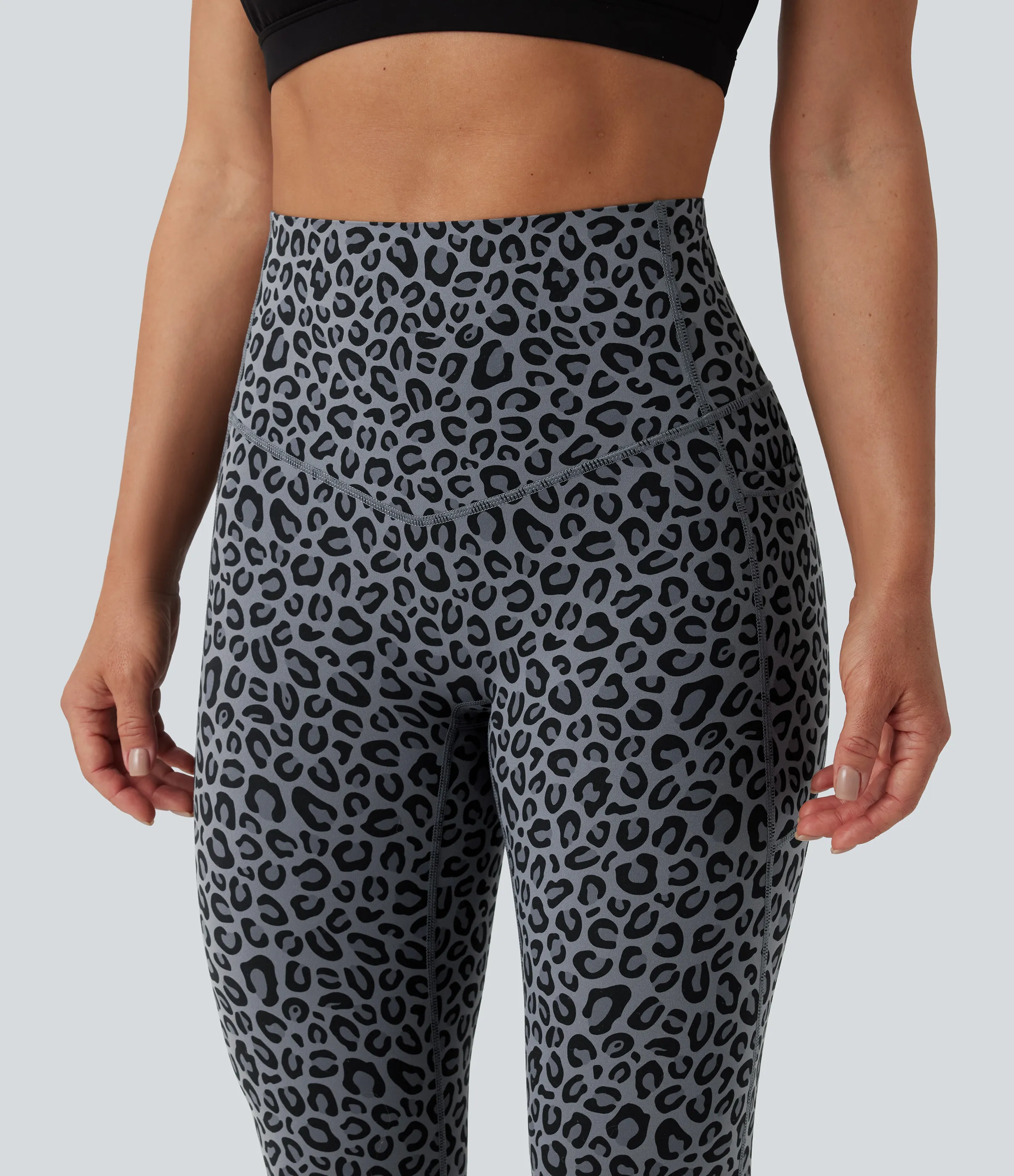 Halara Leggings de yoga Halara UltraSculpt™ con estampado de leopardo, cintura alta, control de abdomen y bolsillos - Charcoal Mist Leopard - M(7/8) sold by Halara product image thumbnail 5
