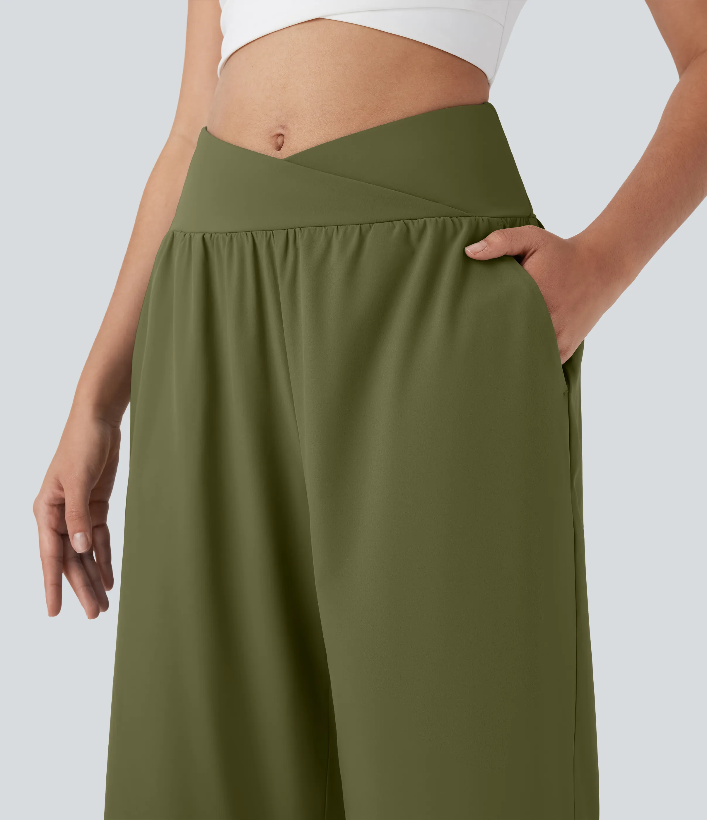 Halara Pantalón Breezeful™ capri resort tiro alto bolsillo lateral cruzado abertura secado rápido - Sphagnum - S(regular) sold by Halara product image thumbnail 5