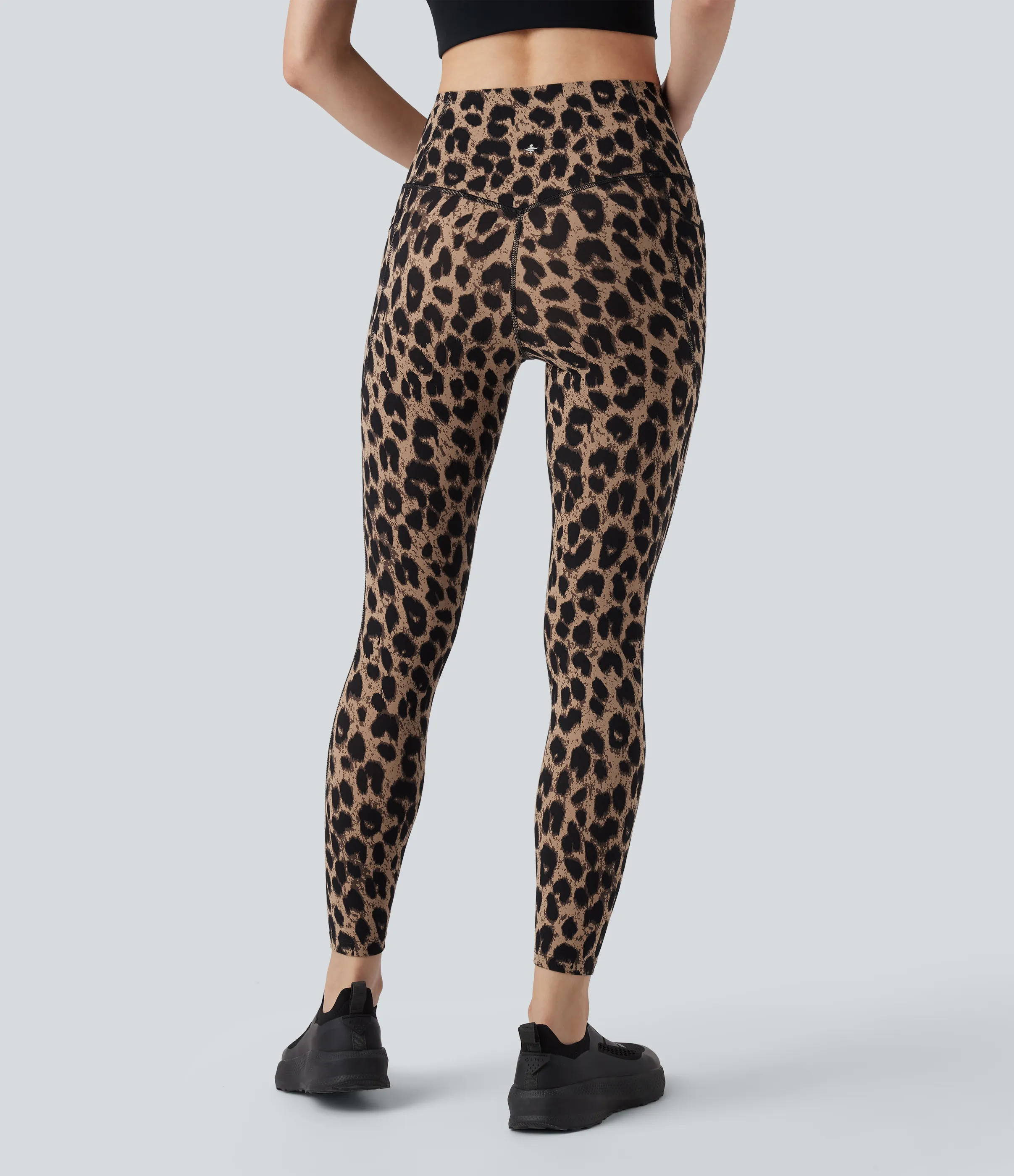 Halara Leggings de yoga Halara UltraSculpt™ con estampado de leopardo, cintura alta, control de abdomen y bolsillos - Toffee Leopard - M(7/8) sold by Halara product image thumbnail 3
