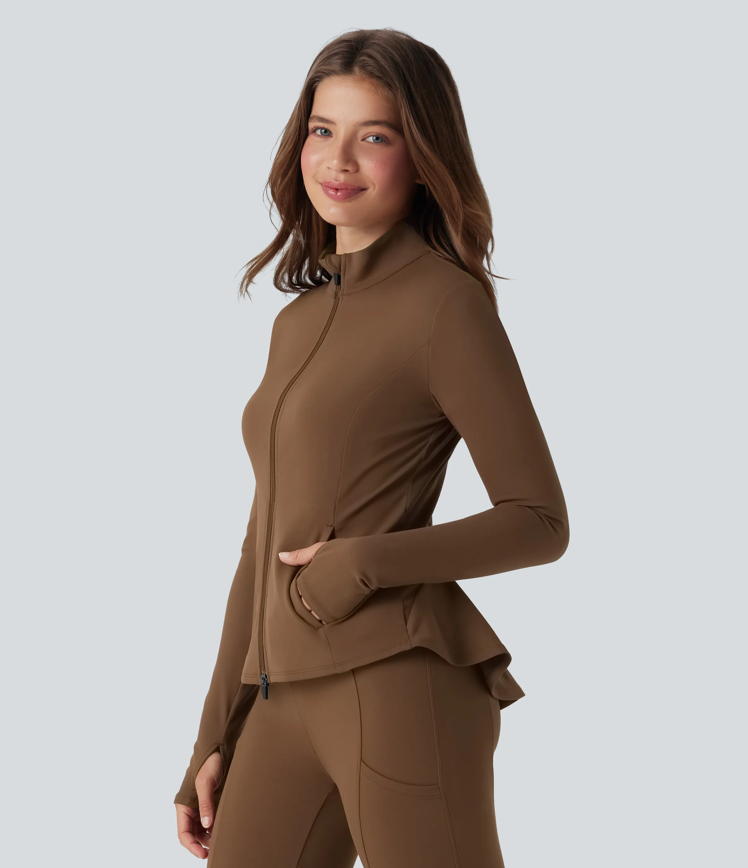 Halara Chaqueta ajustada con cuello alto, cremallera, abertura para el pulgar, dobladillo con volantes y bolsillos - Bison - XL sold by Halara product image thumbnail 3