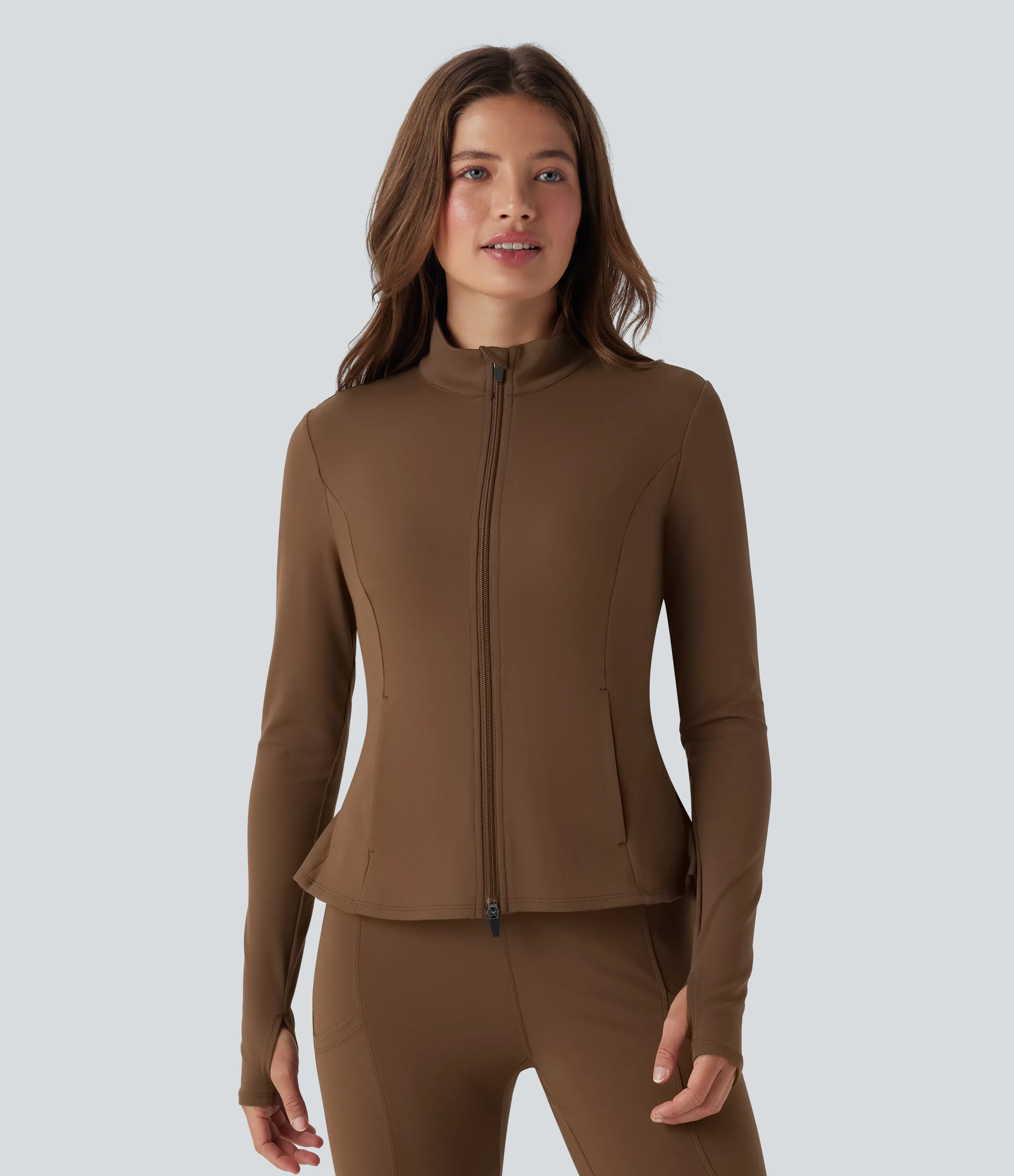 Halara Chaqueta ajustada con cuello alto, cremallera, abertura para el pulgar, dobladillo con volantes y bolsillos - Bison - XL sold by Halara product image thumbnail 4