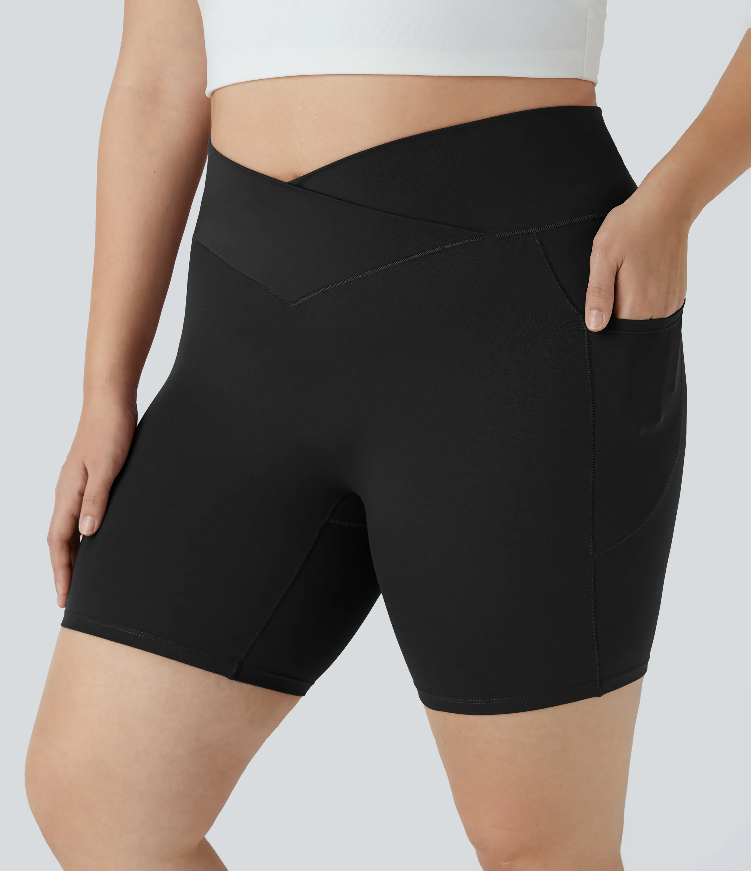 Halara Pantalón corto Softlyzero™ motociclista talla grande yoga bolsillo lateral cruzado tiro alto 17.5cm - UPF50+ - Black - 2X sold by Halara product image thumbnail 2