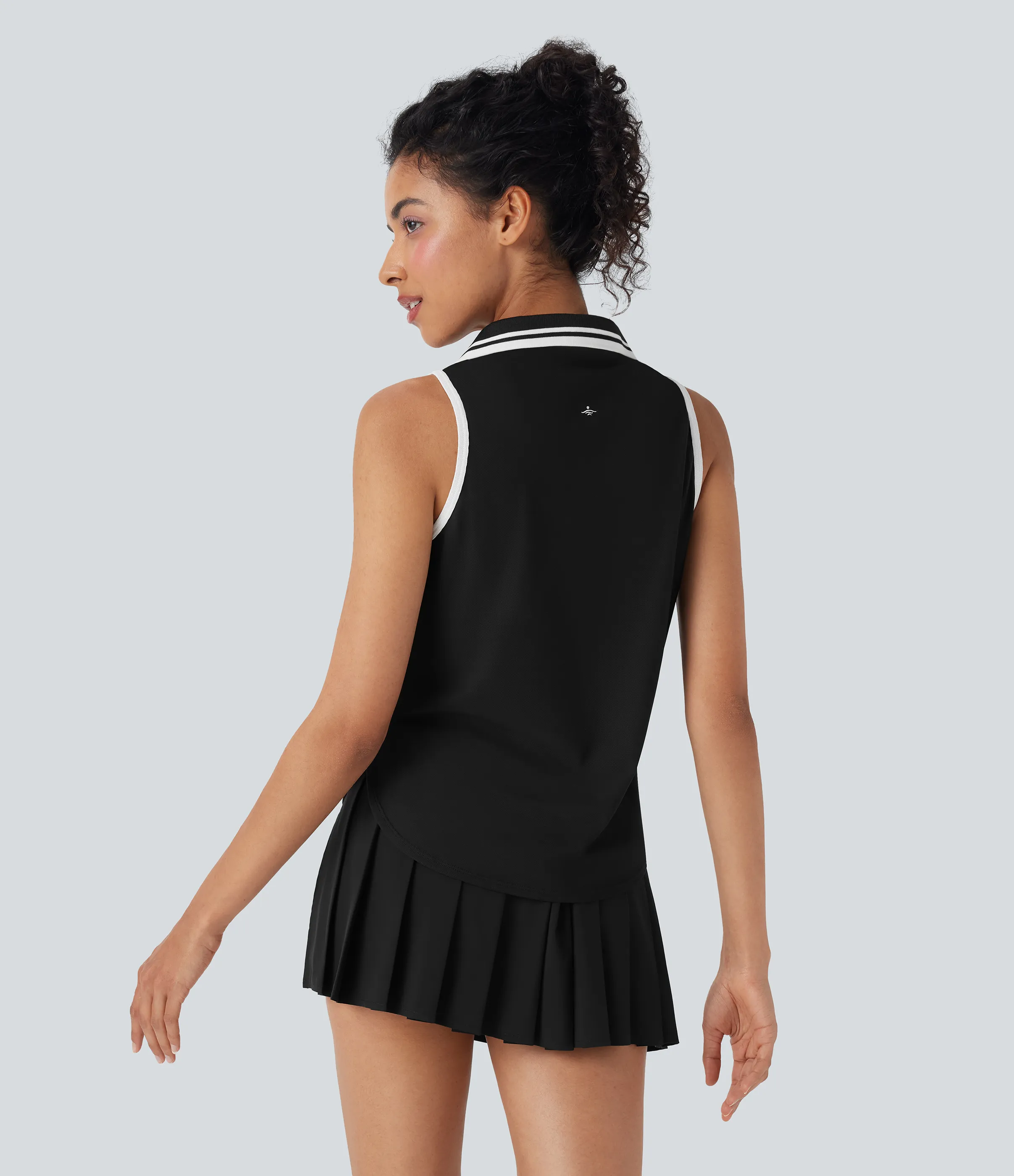 Halara Top casual sin mangas con cuello en V y bloques de color con secado rápido, UPF 50+ - Black - S sold by Halara product image thumbnail 3