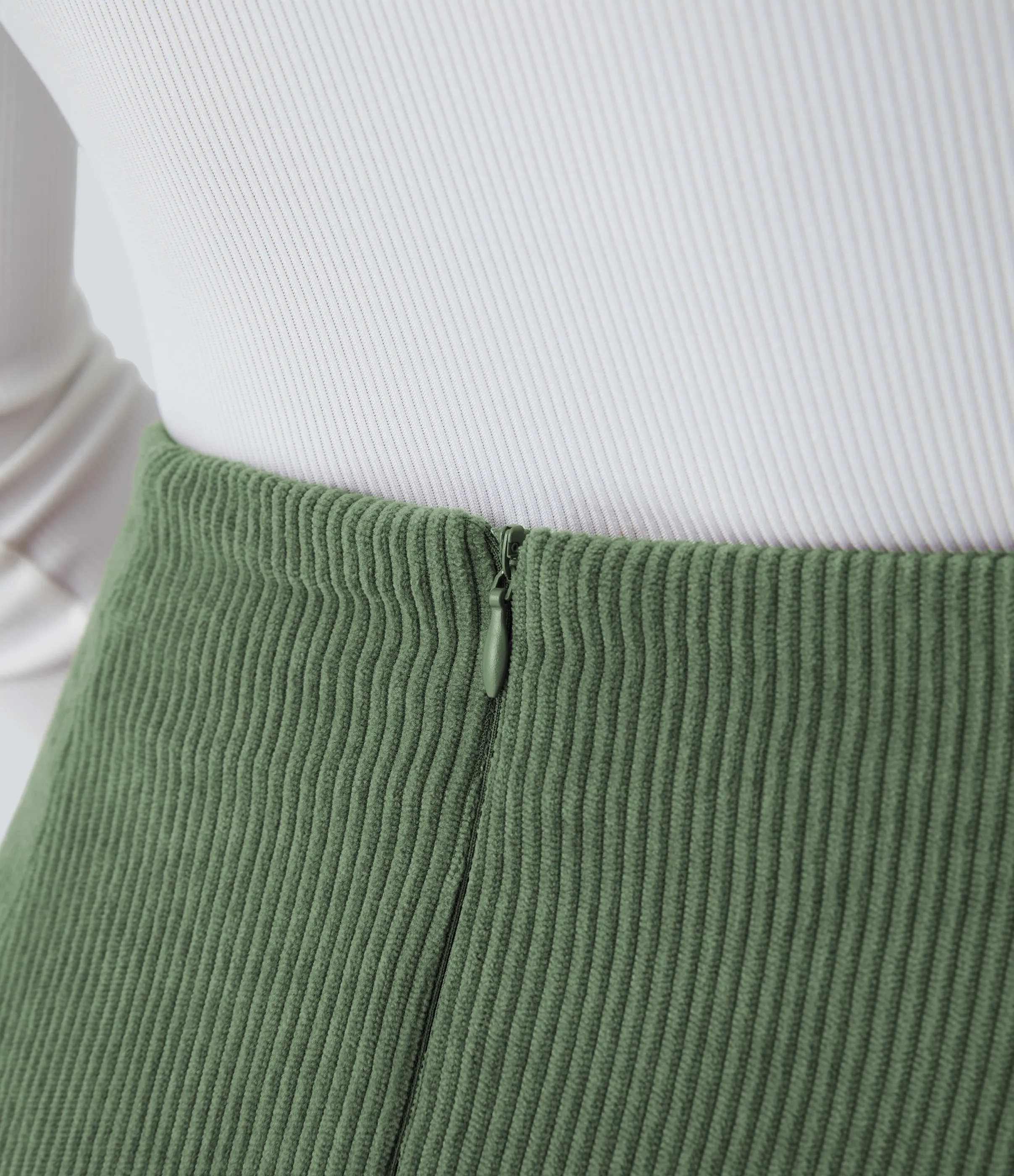 Halara Mini falda de pana 2 en 1 de tiro alto con cremallera invisible y corte A - Rifle Green - S(regular) sold by Halara product image thumbnail 5