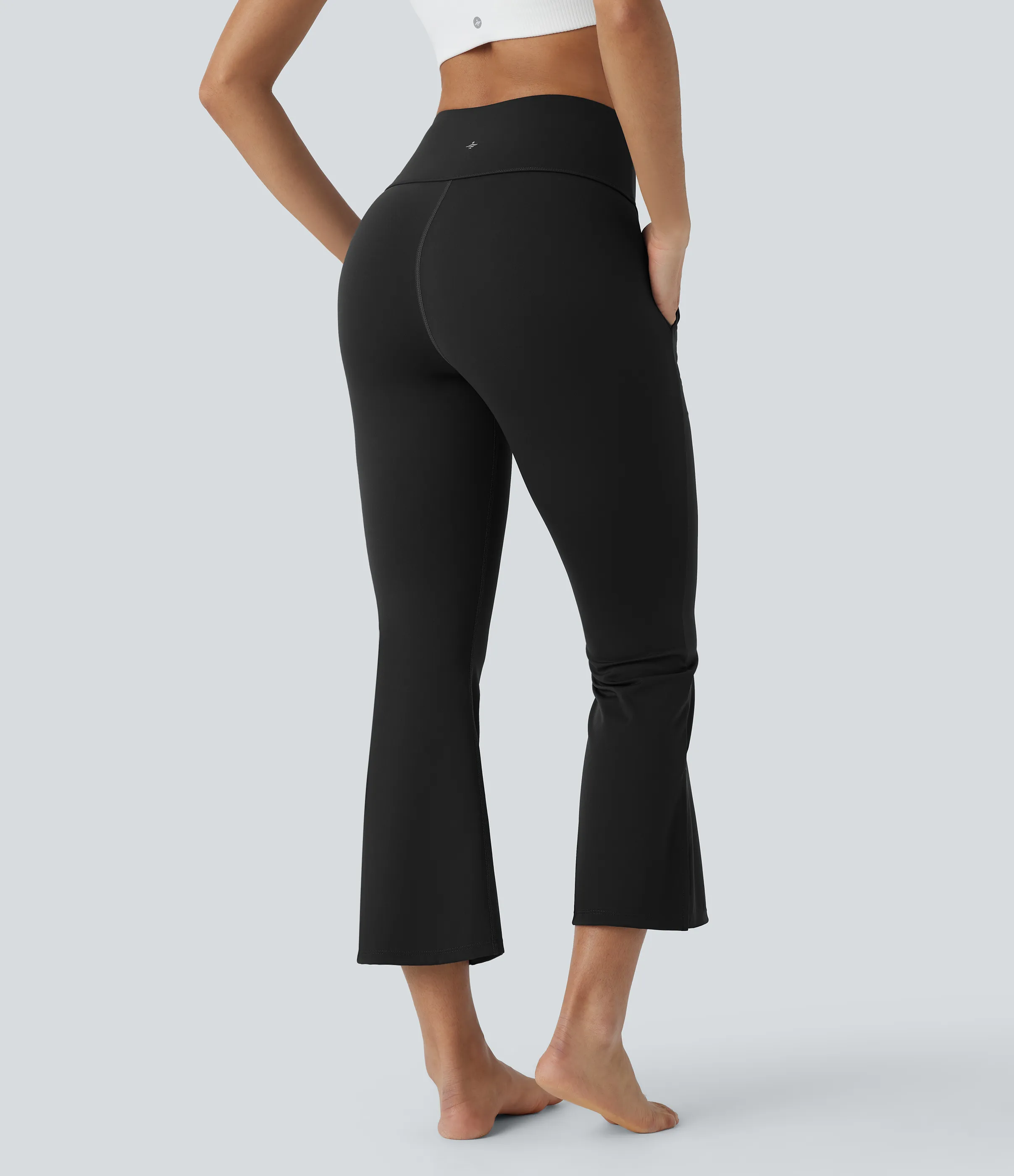Halara Leggings capri yoga tiro alto bolsillo lateral abertura ligeramente acampanado - Black - S(regular) sold by Halara product image thumbnail 3