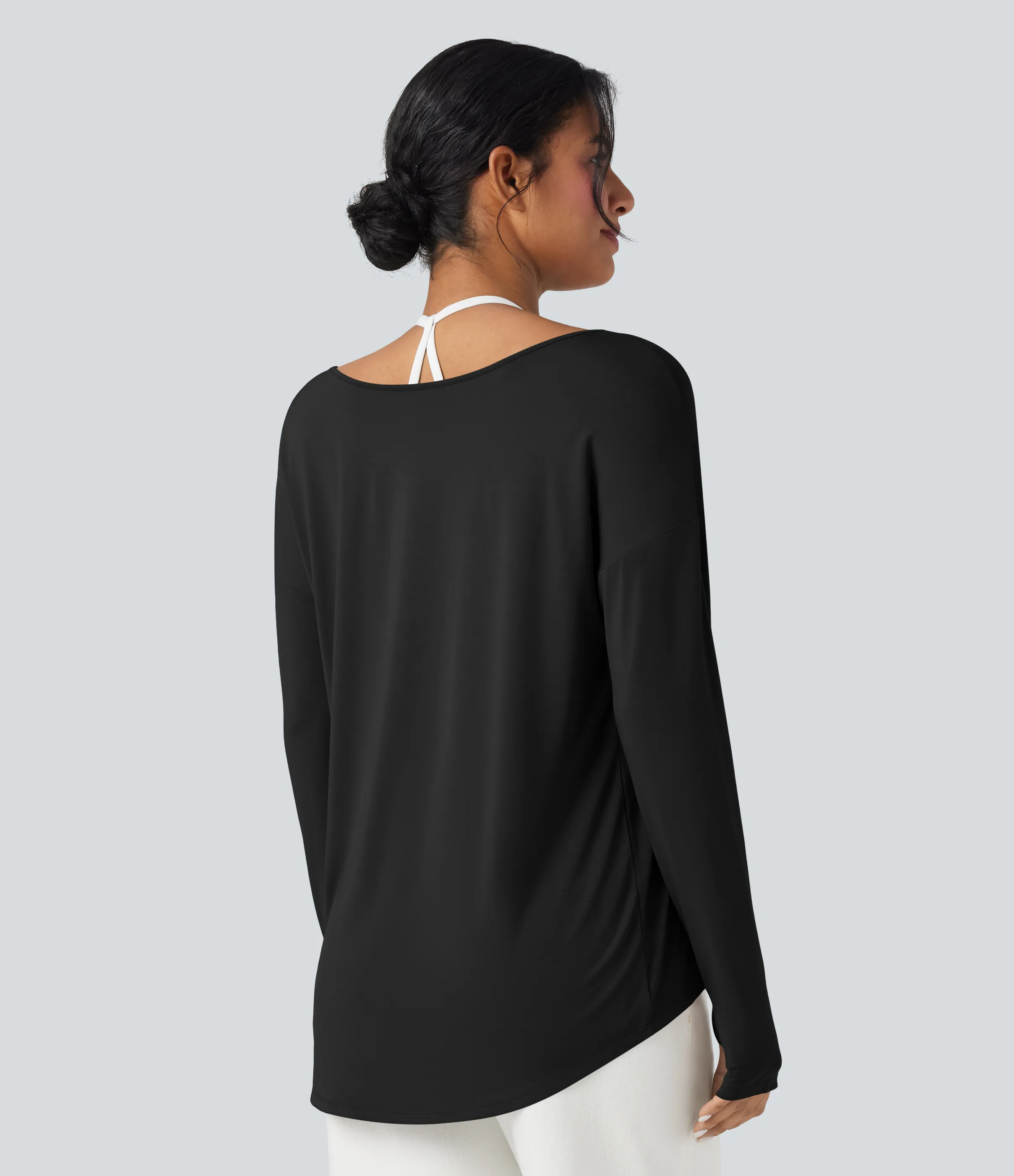 Halara Camiseta holgada de manga larga con escote en V profundo y aberturas para los pulgares (uso frontal y posterior) - Black - XS sold by Halara product image thumbnail 3