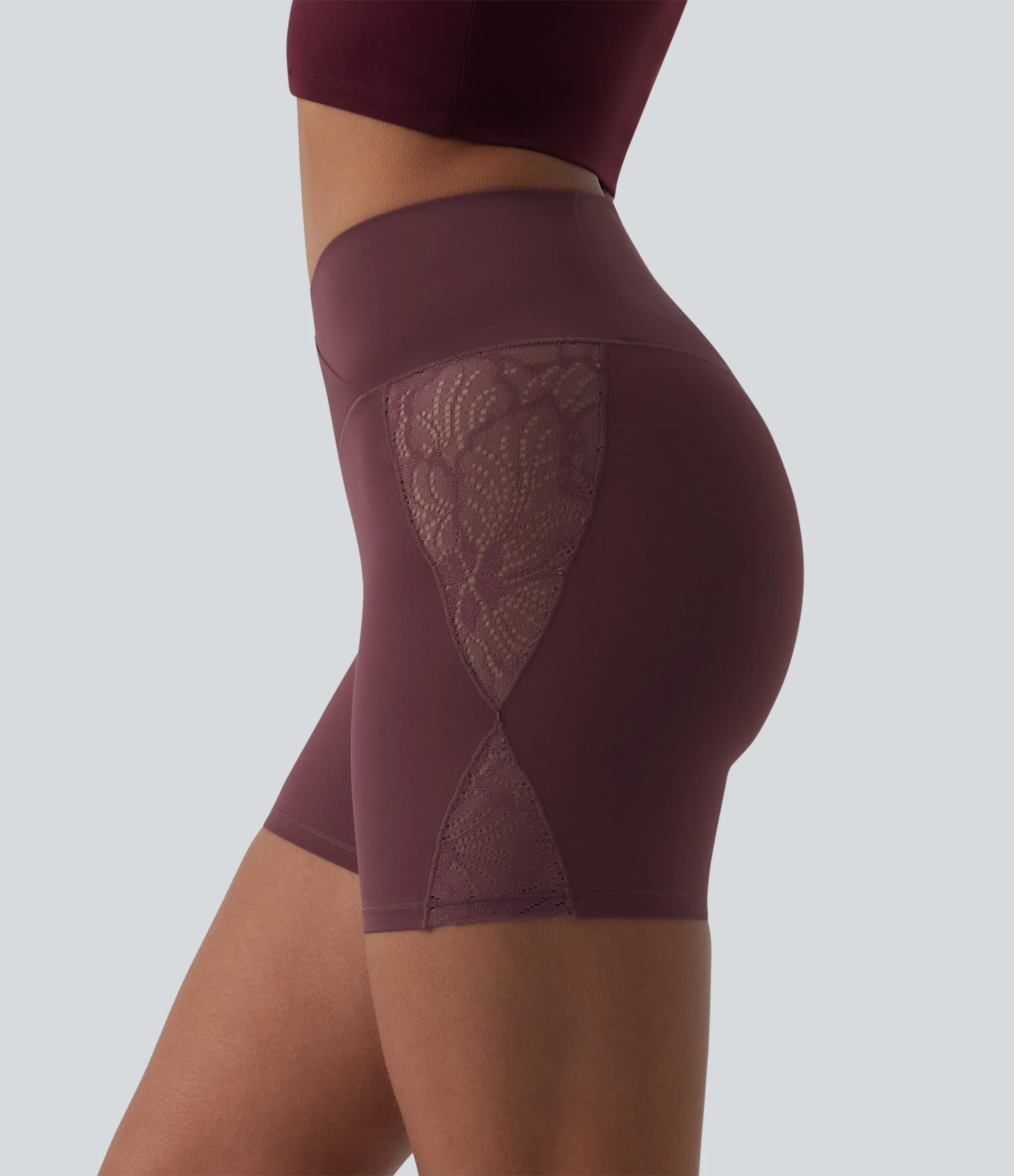 Halara Pantalón corto Softlyzero™ yoga ciclista tiro alto bolsillo trasero encaje contrastante cruzado 12.5 cm- UPF50+ - Red Mahogany - L sold by Halara
