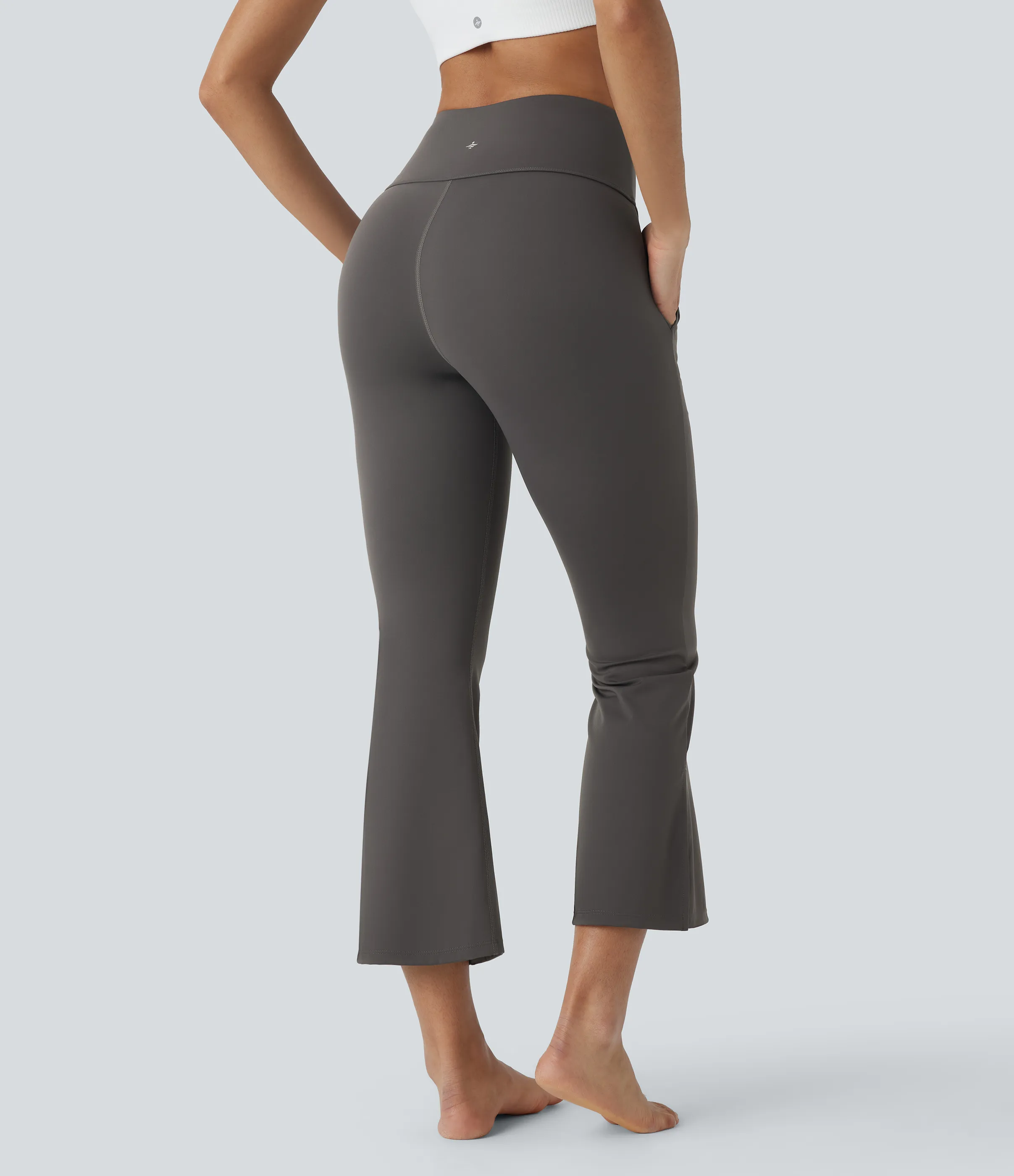 Halara Leggings capri yoga tiro alto bolsillo lateral abertura ligeramente acampanado - Dark Grey - XS(regular) sold by Halara product image thumbnail 3