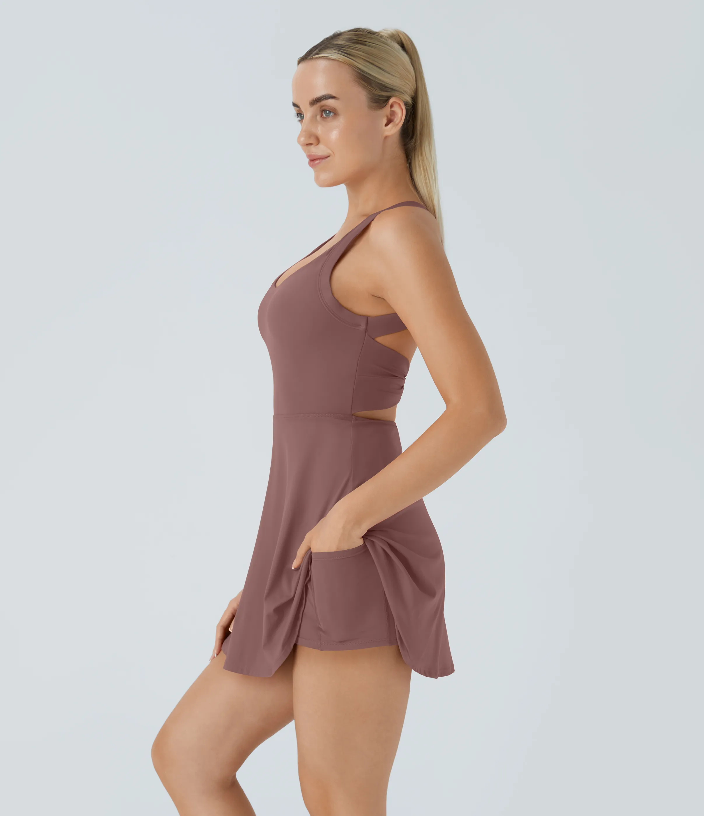 Halara Vestido deportivo sin espalda con diseño retorcido en copas D-F - Deep Tea Brown - XS sold by Halara product image thumbnail 4