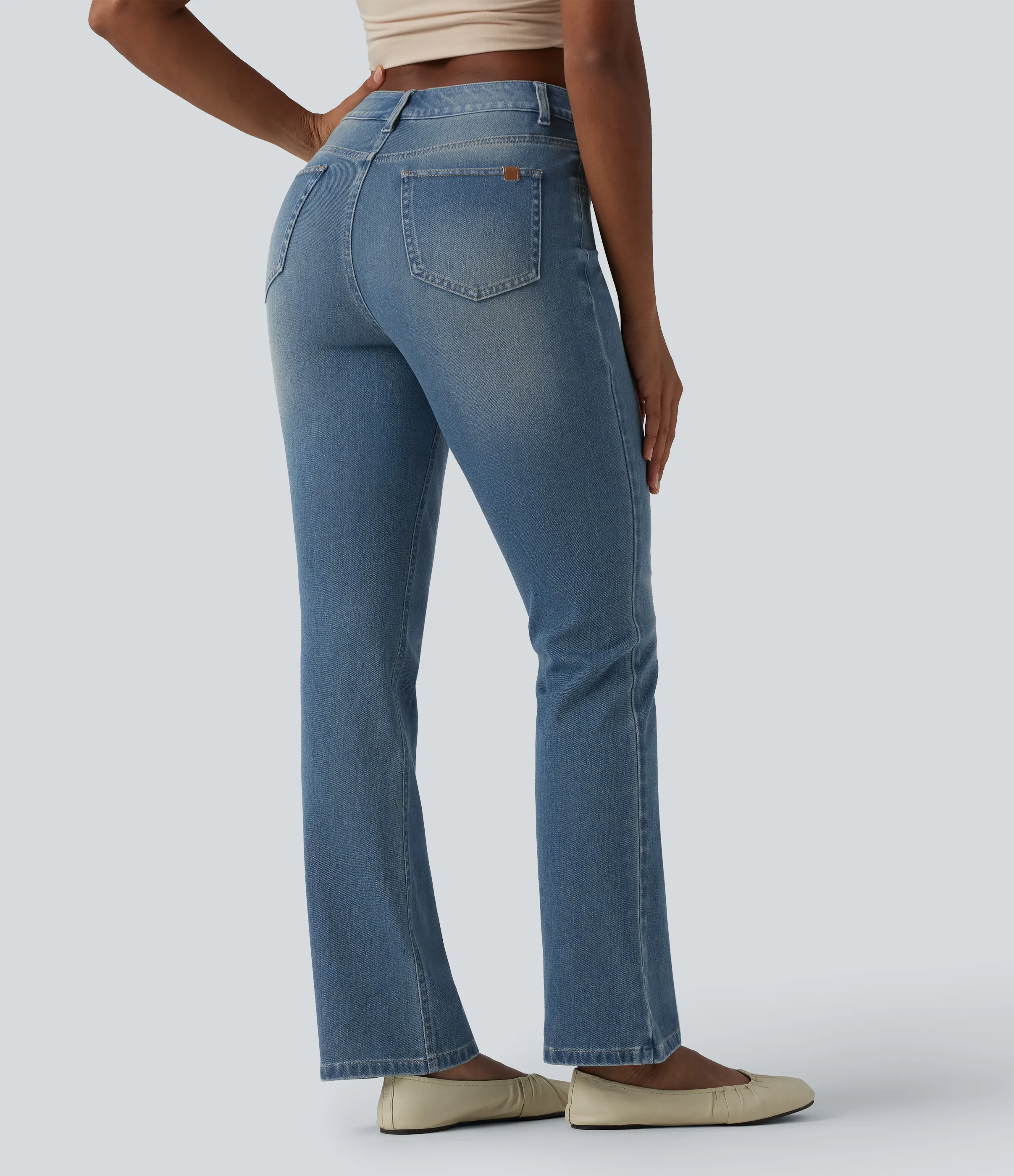 Halara Jeans Halara Flex™ Denim en corte de bota elásticos de tiro alto descoloridos con múltiples bolsillos - Blue Surf Denim - M(regular) sold by Halara product image thumbnail 3