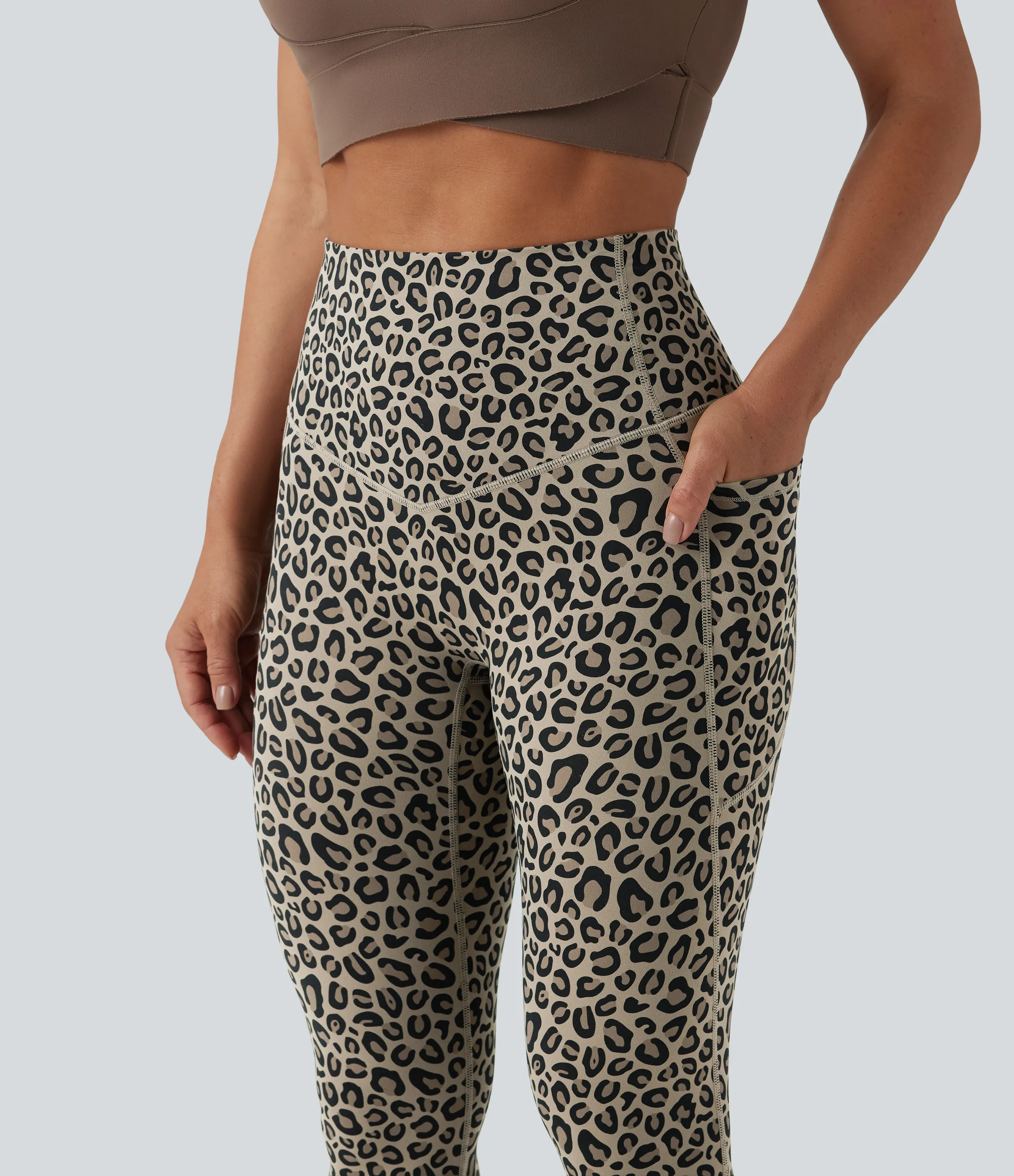 Halara Leggings de yoga Halara UltraSculpt™ con estampado de leopardo, cintura alta, control de abdomen y bolsillos - Desert Taupe Leopard - M(7/8) sold by Halara product image thumbnail 5