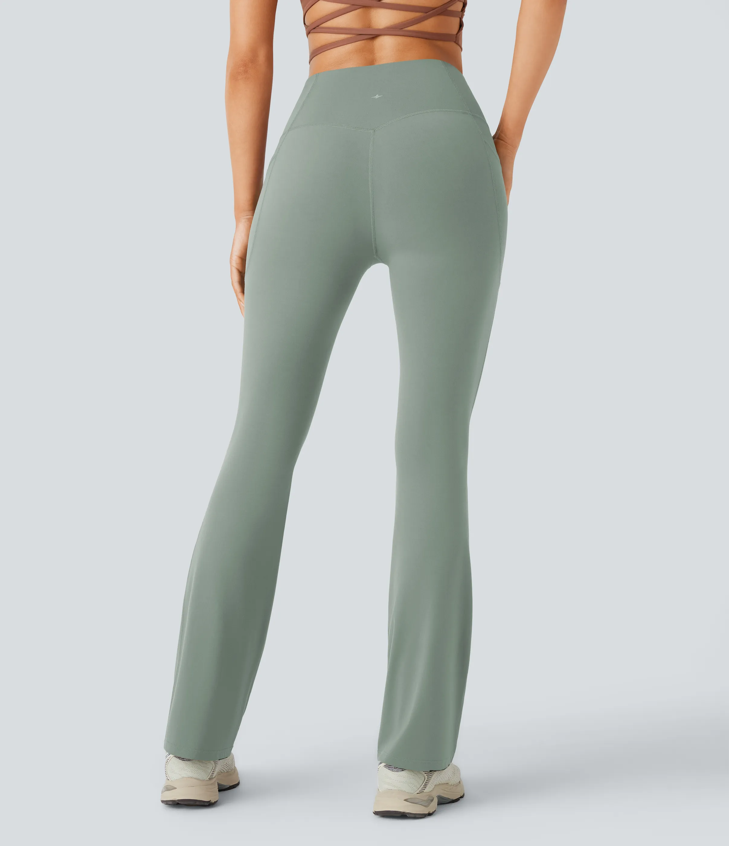 Halara Leggings SoCinched UltraSculpt yoga Bootcut tiro alto control abdomen bolsillo lateral moldeador - Iceberg Green - XS(regular) sold by Halara product image thumbnail 3