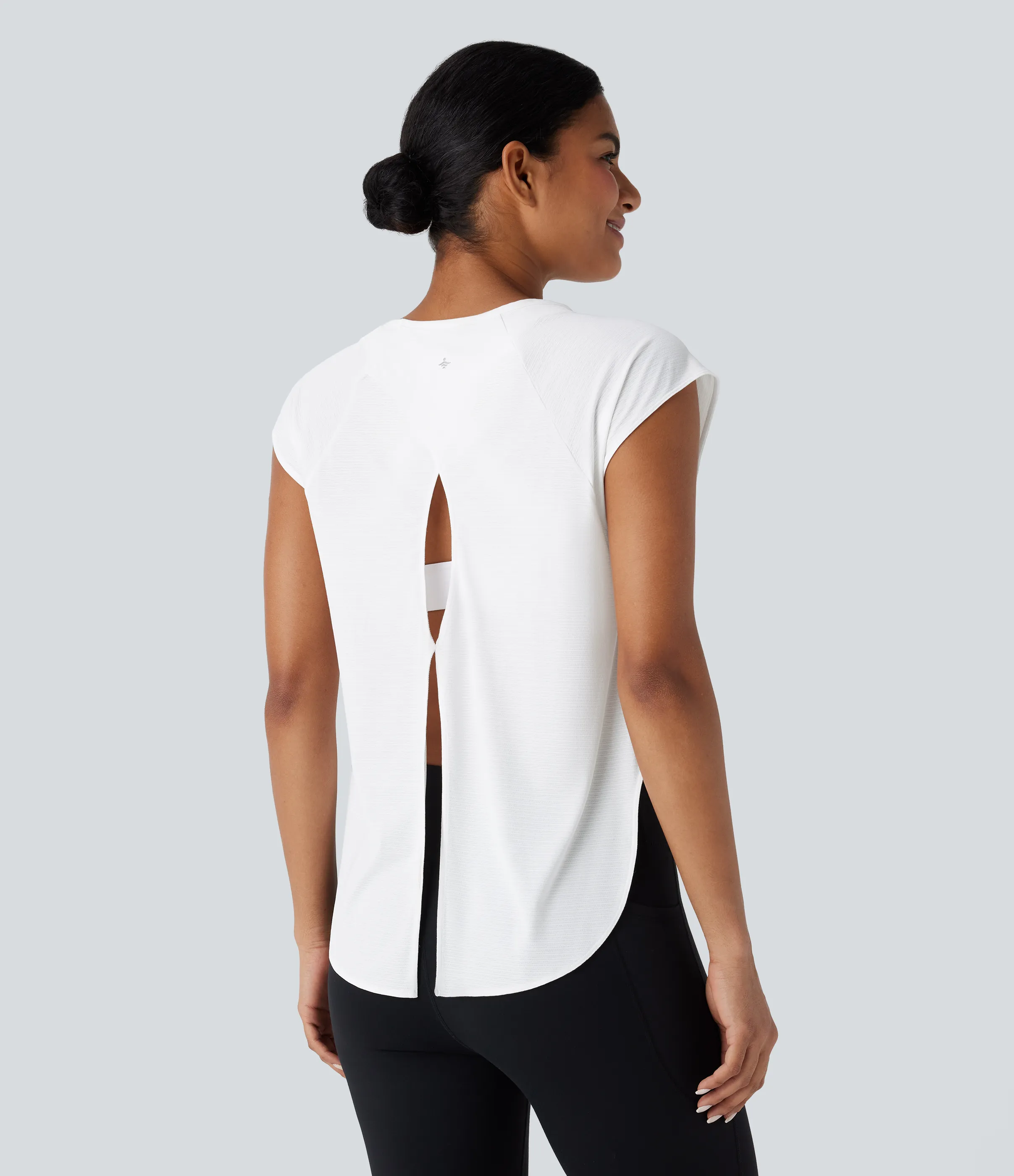 Halara Top deportivo yoga cuello redondo manga corta abertura espalda dobladillo curvo - White - S sold by Halara product image thumbnail 3