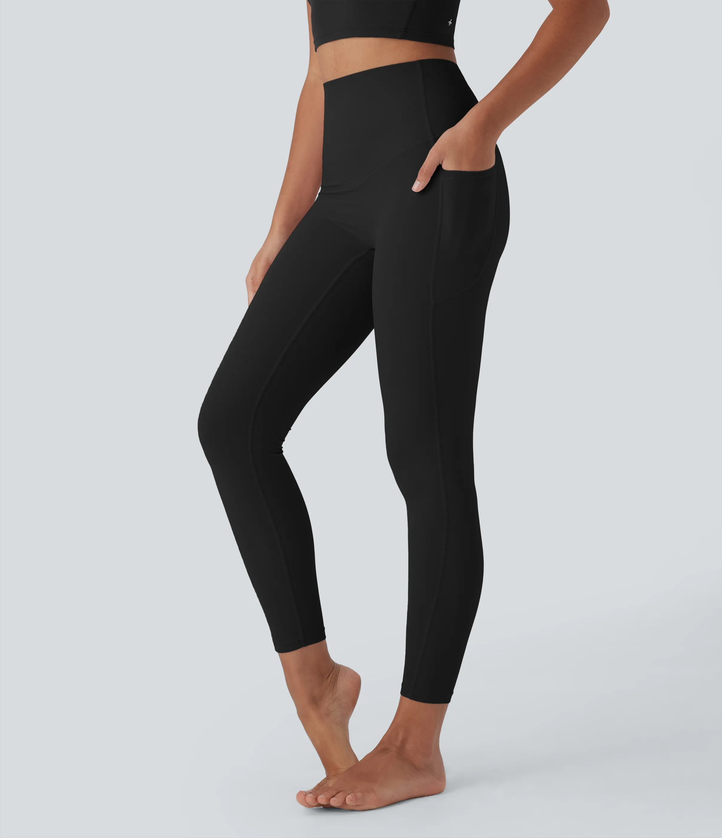 Halara Leggings de yoga moldeadores Halara UltraSculpt™ Refrescante de secado rápido con tiro alto efecto reductor de abdomen y bolsillos - UPF 50+ - Black - L(full_length) sold by Halara product image thumbnail 4