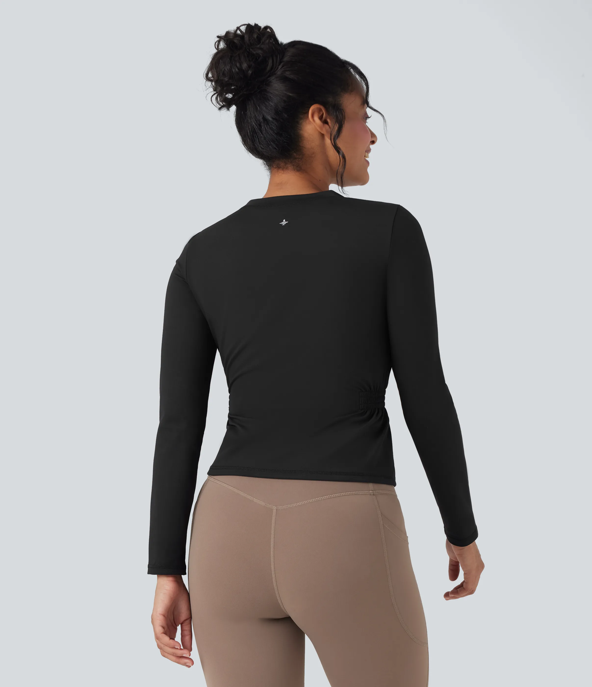 Halara Top deportivo de yoga SoftlyZero™ fruncido de manga larga afelpado - Black - L sold by Halara product image thumbnail 3