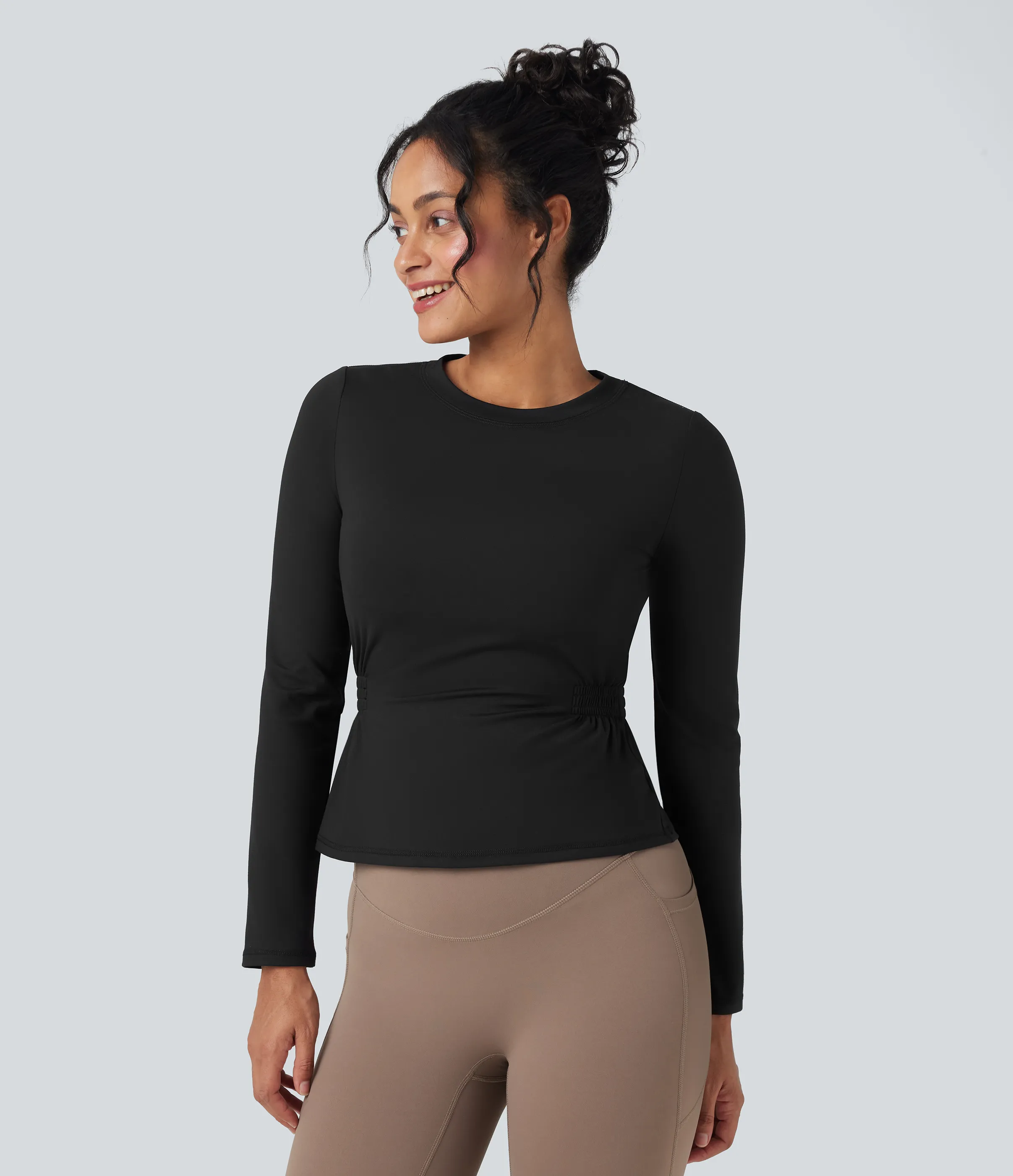 Halara Top deportivo de yoga SoftlyZero™ fruncido de manga larga afelpado - Black - L sold by Halara product image thumbnail 4