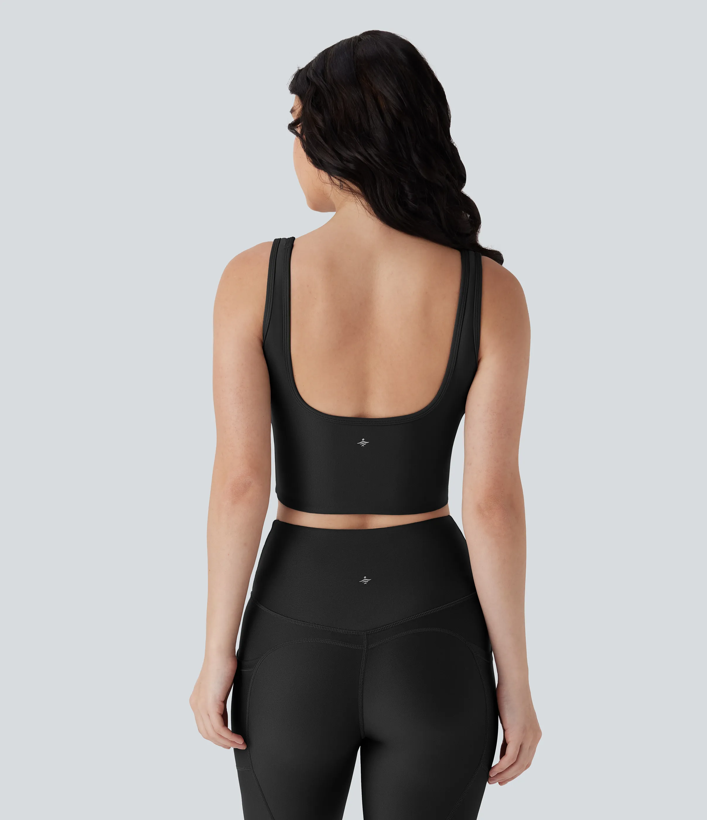 Halara Top corto de yoga con espalda descubierta y tejido brillante - Black - S sold by Halara product image thumbnail 3