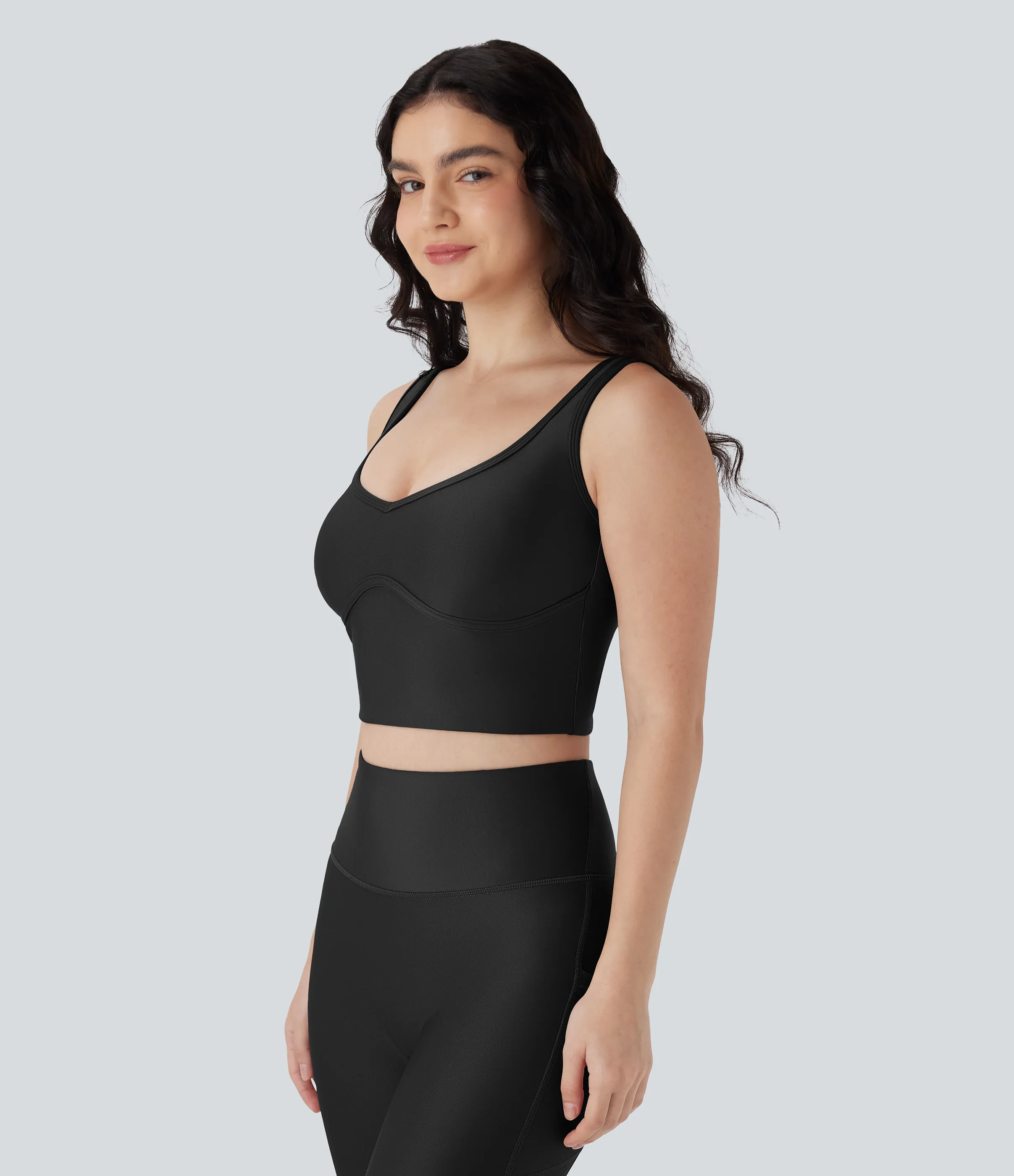 Halara Top corto de yoga con espalda descubierta y tejido brillante - Black - S sold by Halara product image thumbnail 4