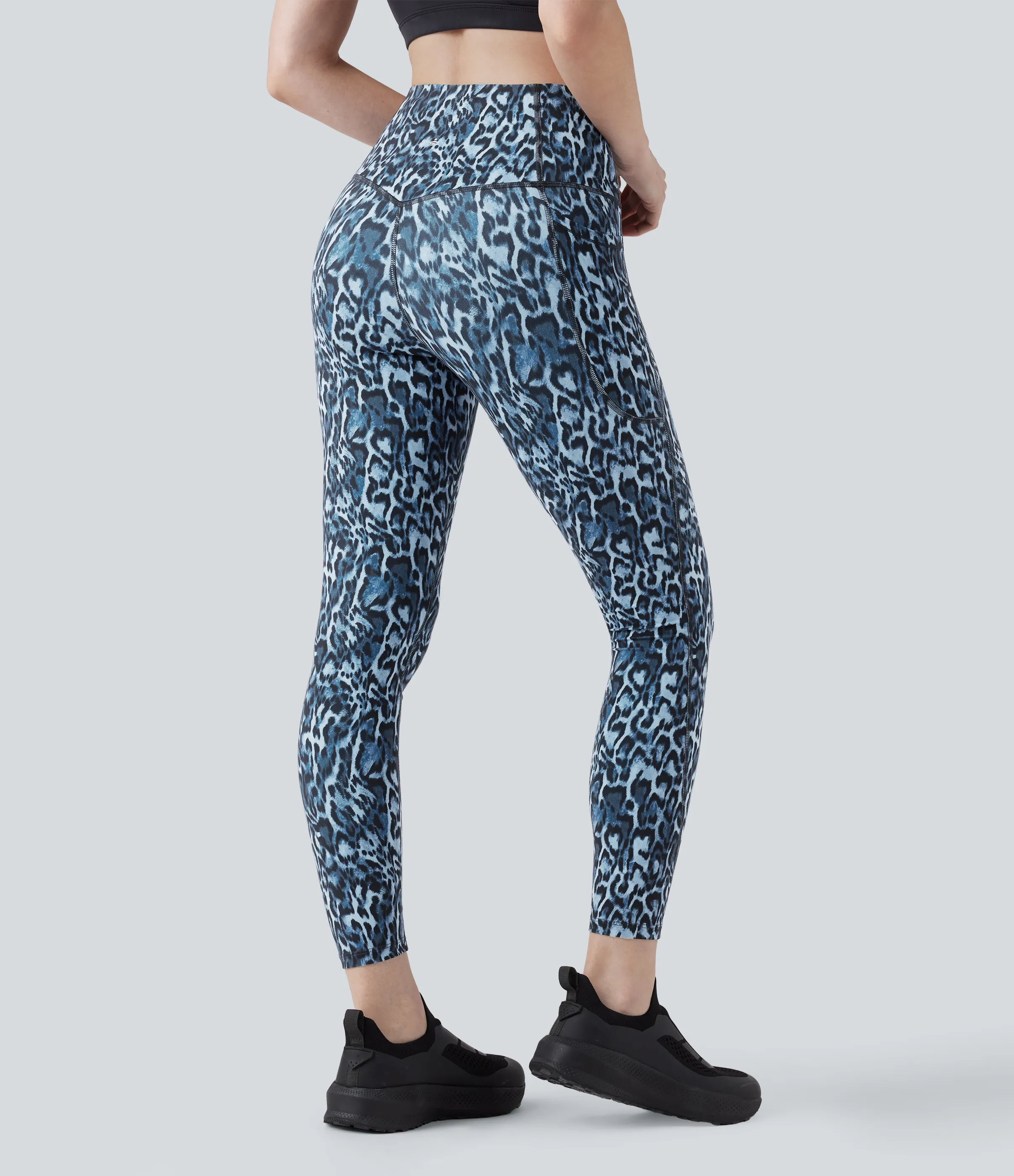 Halara Leggings de yoga Halara UltraSculpt™ con estampado de leopardo, cintura alta, control de abdomen y bolsillos - Black and Blue Leopard - L(7/8) sold by Halara product image thumbnail 3