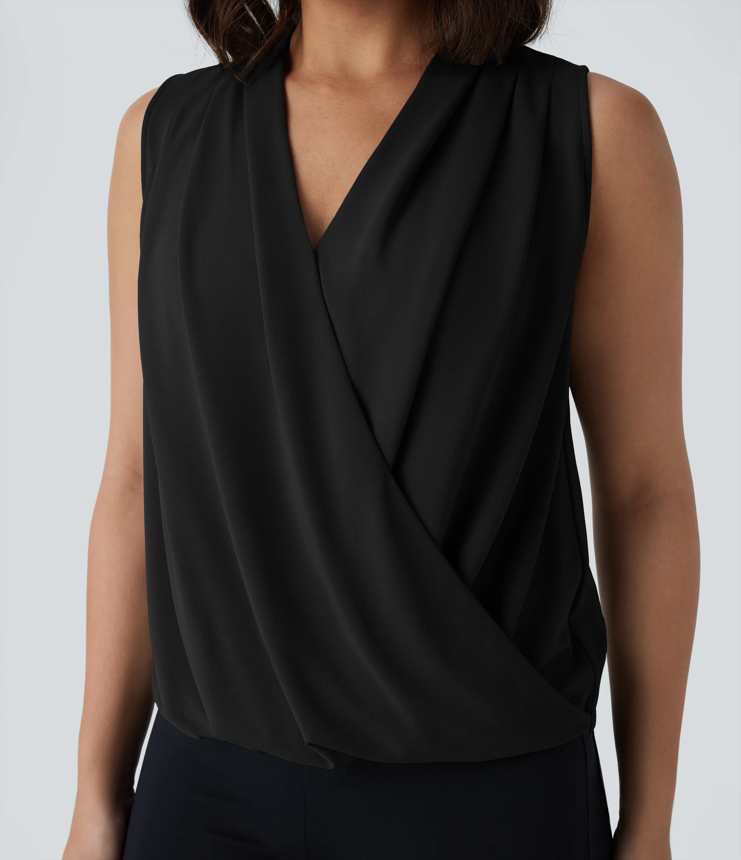 Halara Blusa oficina cruzada sin mangas botón cuello V - Black - XS sold by Halara product image thumbnail 5