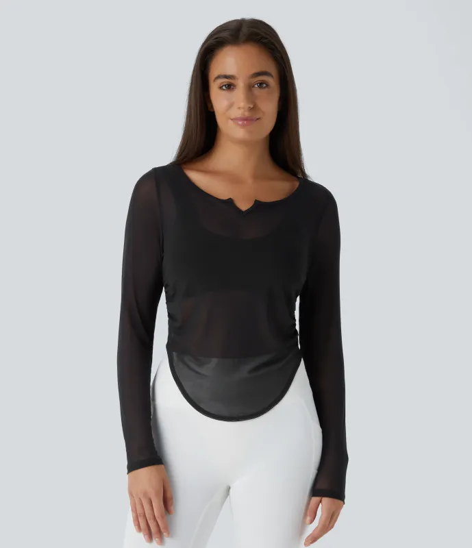 Halara Top deportivo yoga dobladillo curvo fruncido manga larga cuello V malla transparente - Black - XS made by Halara