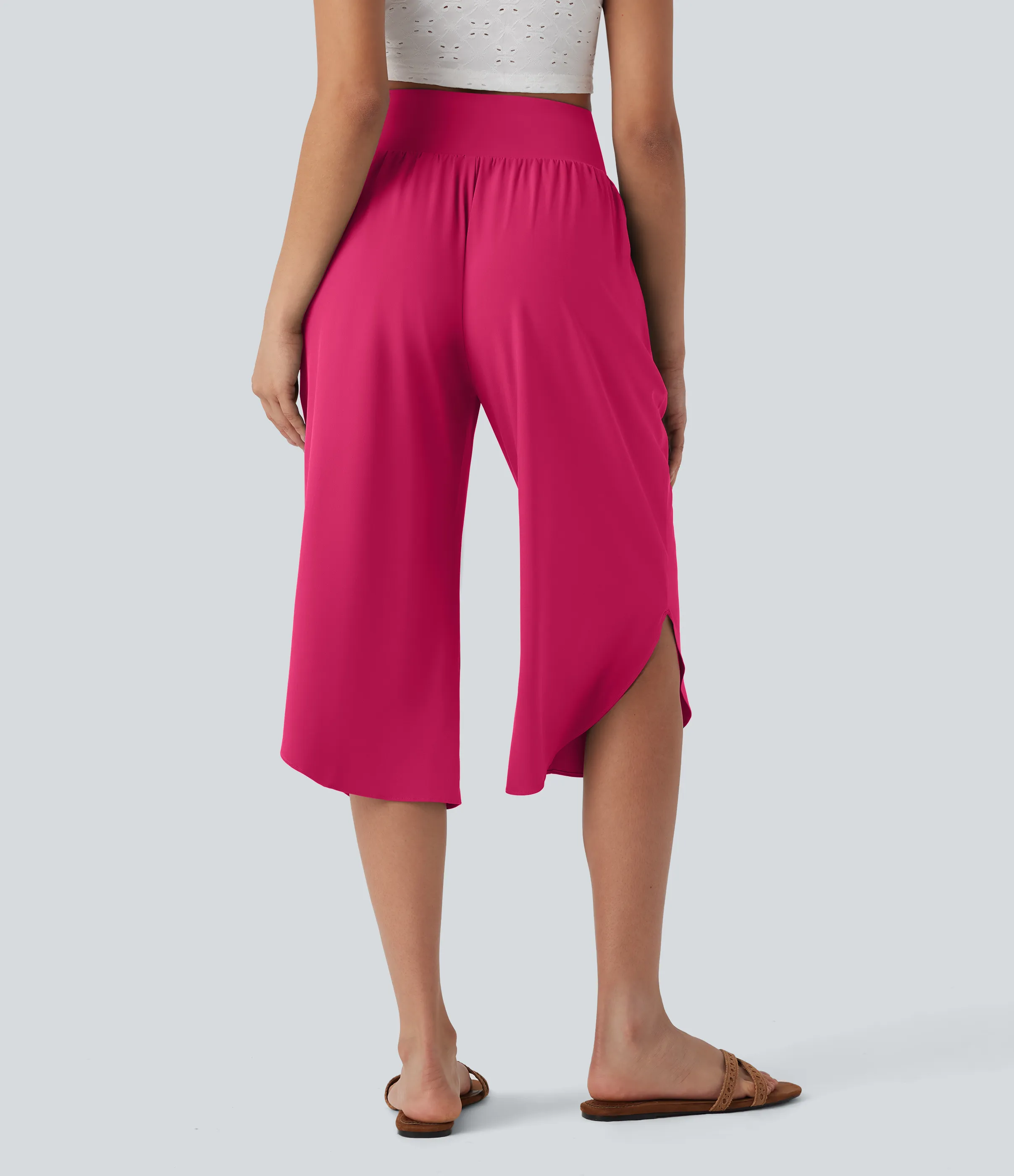 Halara Pantalón Breezeful™ SoCinched Capri Resort tiro alto control abdomen dobladillo dividido secado rápido bolsillo lateral - Bright Rose - XS sold by Halara product image thumbnail 3