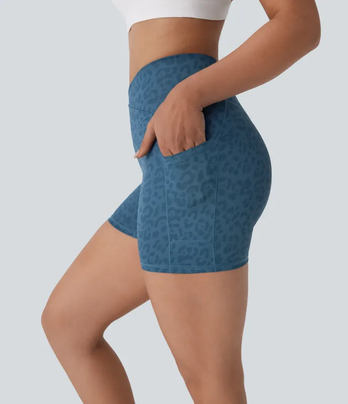 Halara Pantalón corto yoga ciclista tiro alto bolsillo lateral cruzado estampado leopardo 10cm - Lake Blue Leopard Print - XL made by Halara