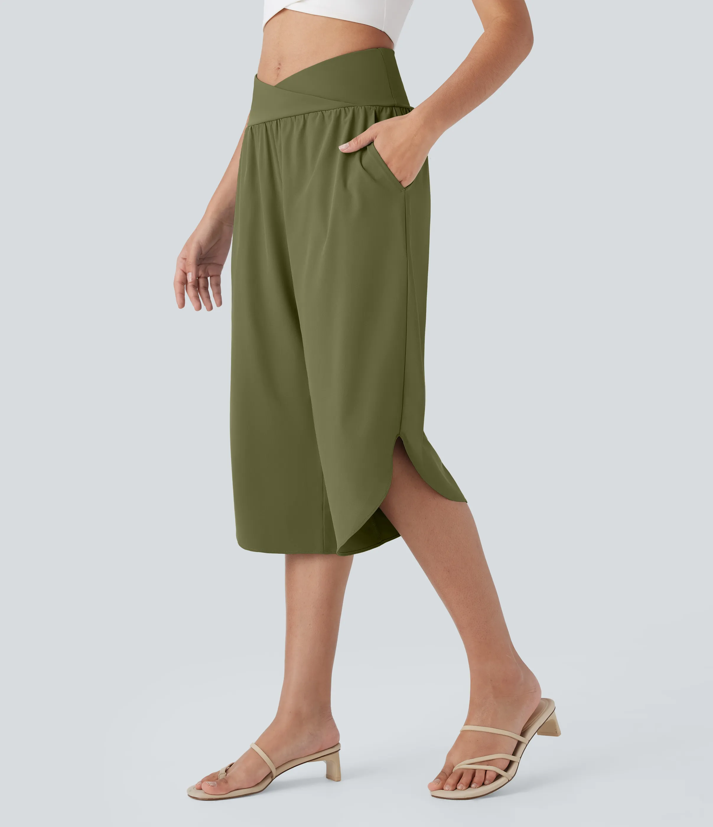 Halara Pantalón Breezeful™ capri resort tiro alto bolsillo lateral cruzado abertura secado rápido - Sphagnum - XL(regular) sold by Halara product image thumbnail 3