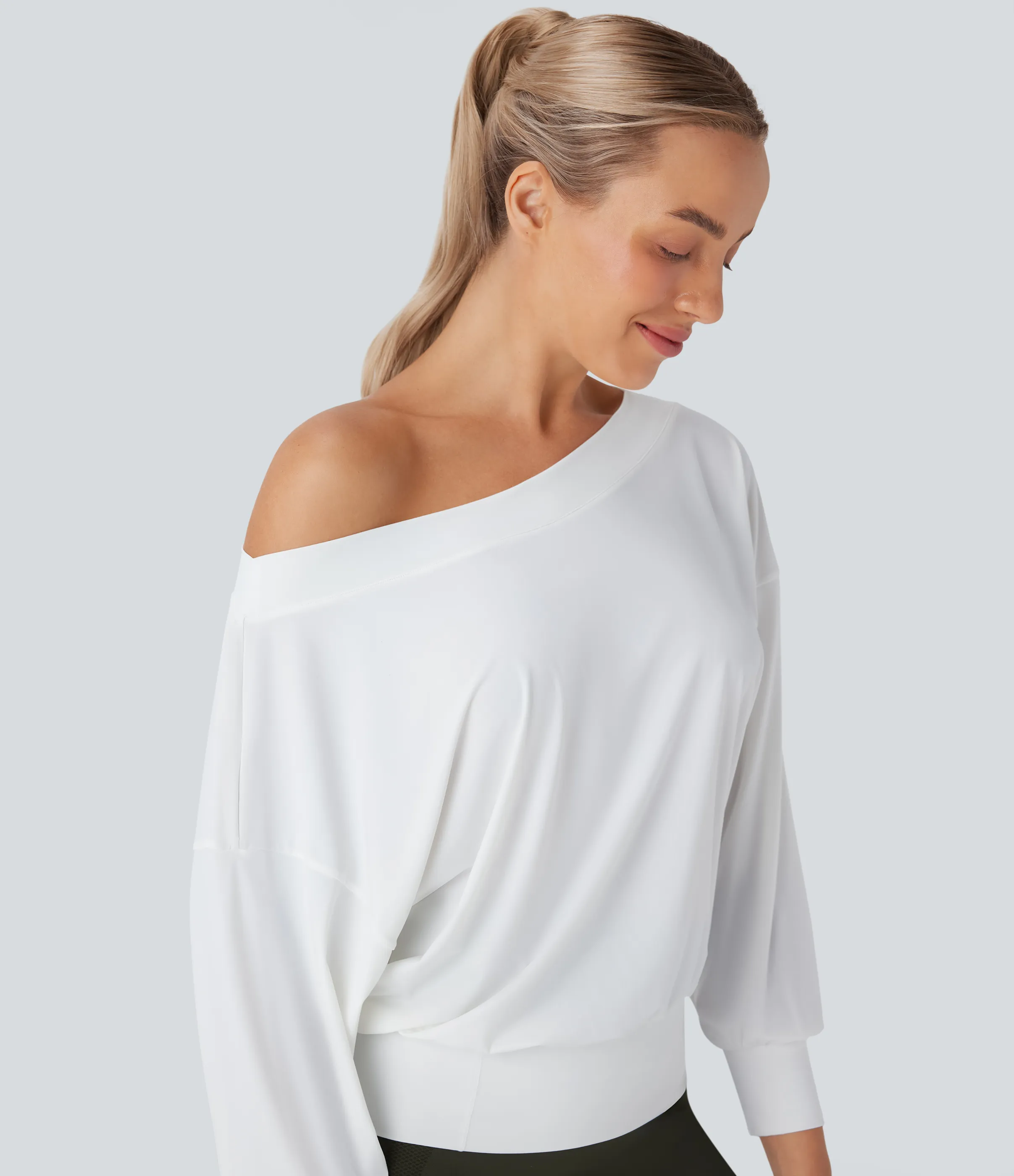 Halara Top deportivo de yoga oversize de secado rápido con hombro descubierto y tacto fresco - White - L sold by Halara product image thumbnail 5
