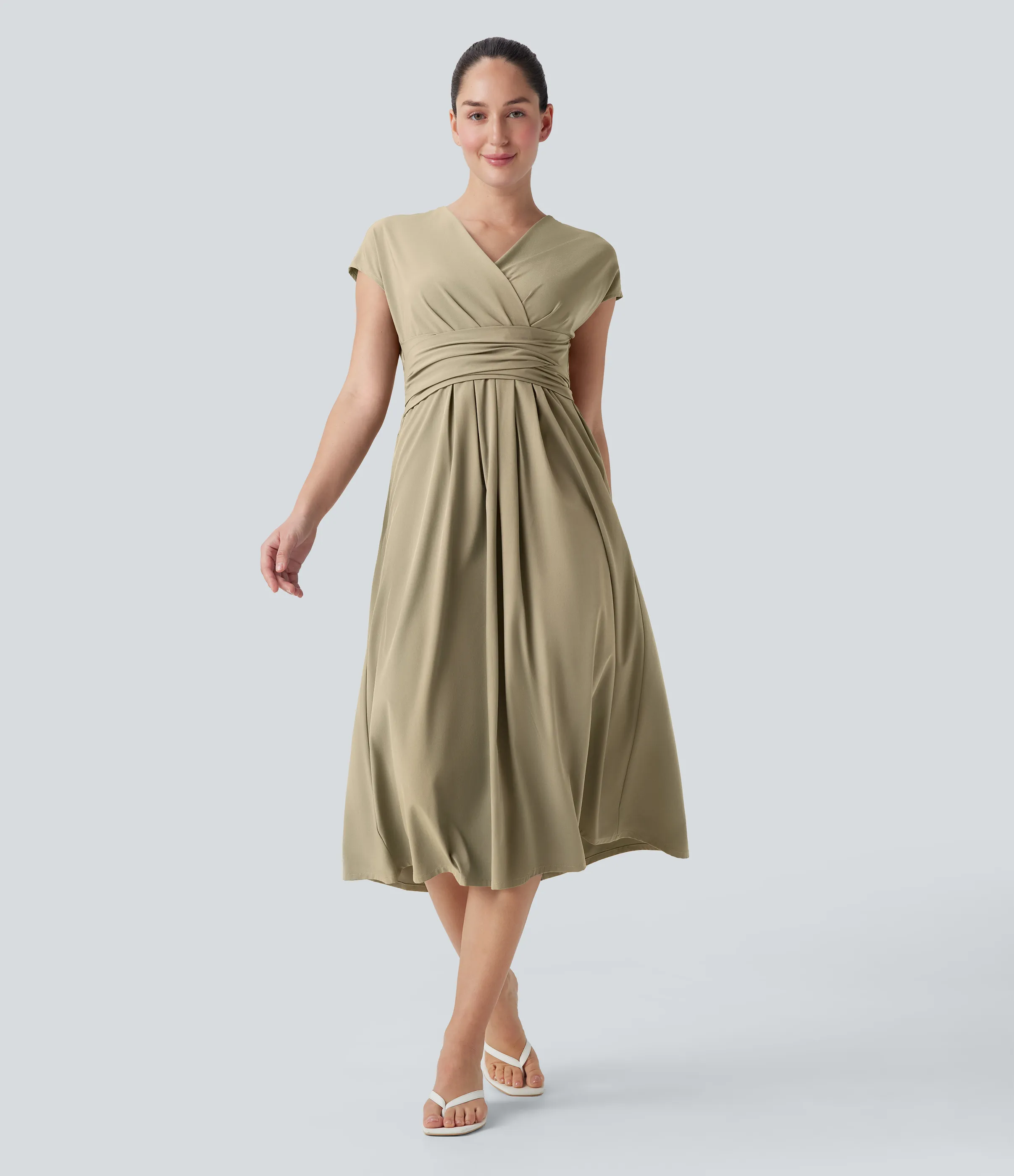 Halara Vestido casual midi Breezeful™ de secado rápido con cuello en V, manga corta, bolsillo lateral y lazo en la espalda - Fields of Rye - XS sold by Halara