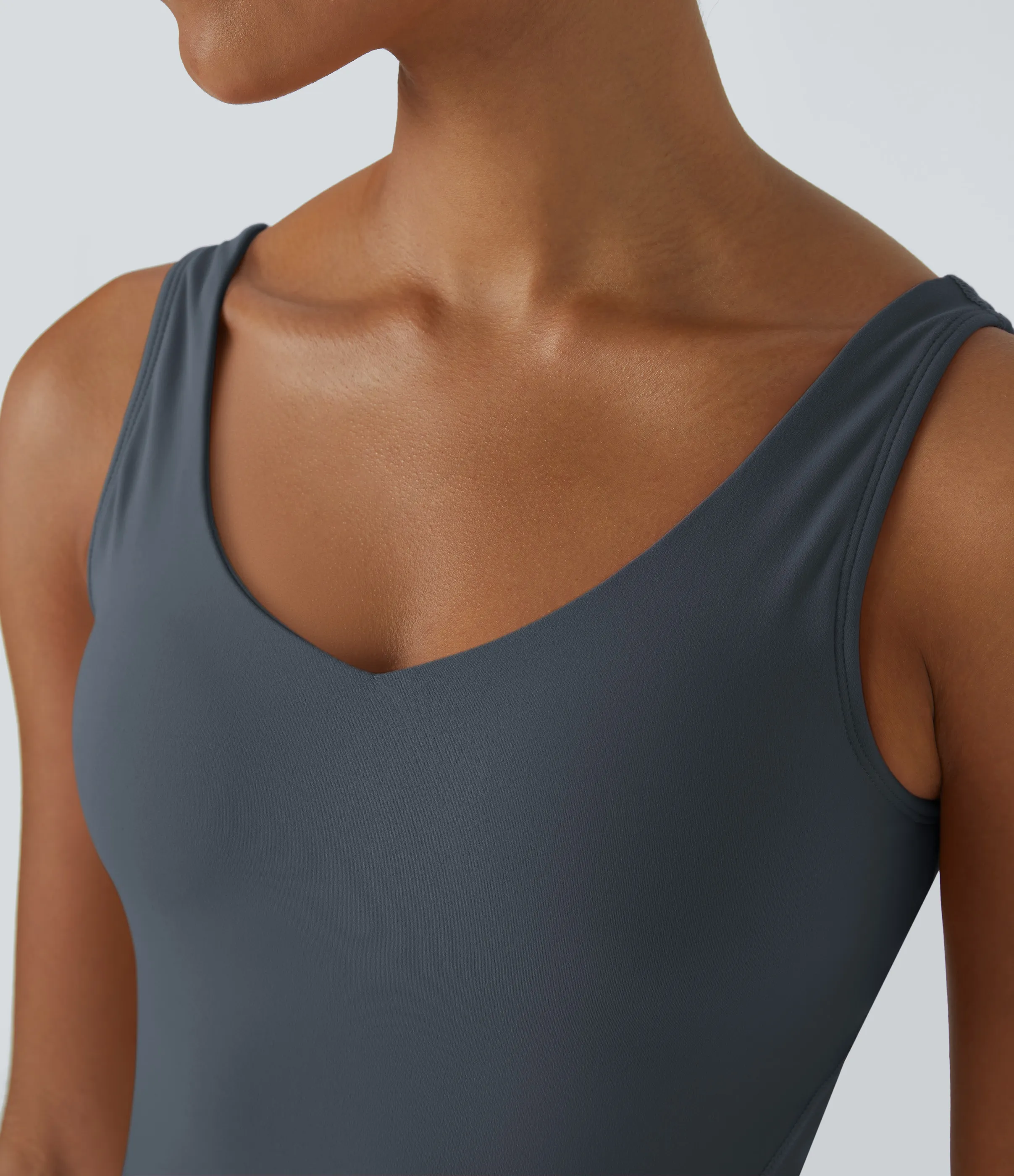 Halara Top largo Softlyzero™ Plush de tirantes con acolchado y cuello en V - Turbulence - XXS sold by Halara product image thumbnail 5