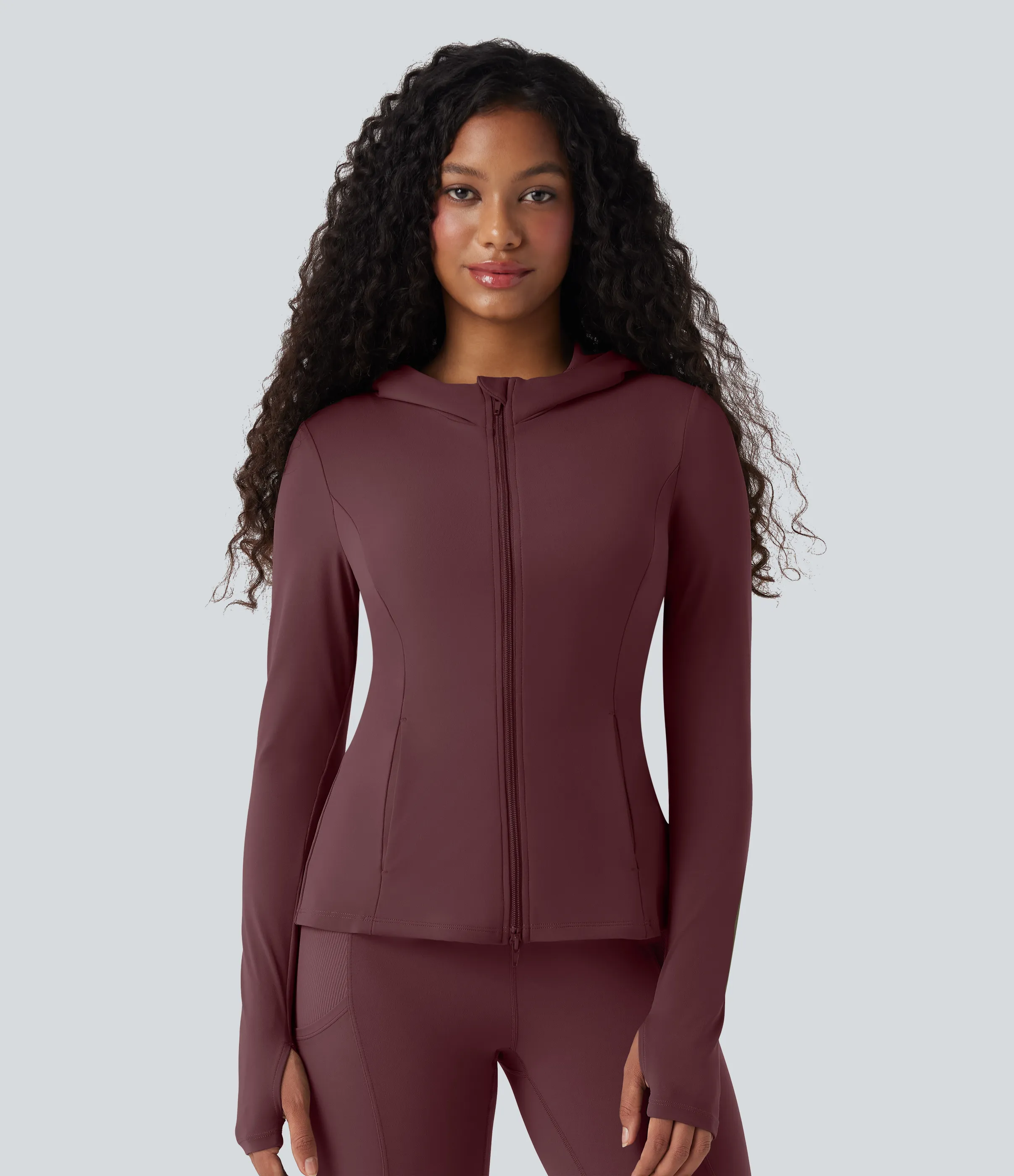 Halara Chamarra plisada SoftlyZero™ de manga larga con capucha y abertura para el pulgar con bolsillos - UPF50+ - Red Mahogany - XL sold by Halara product image thumbnail 2