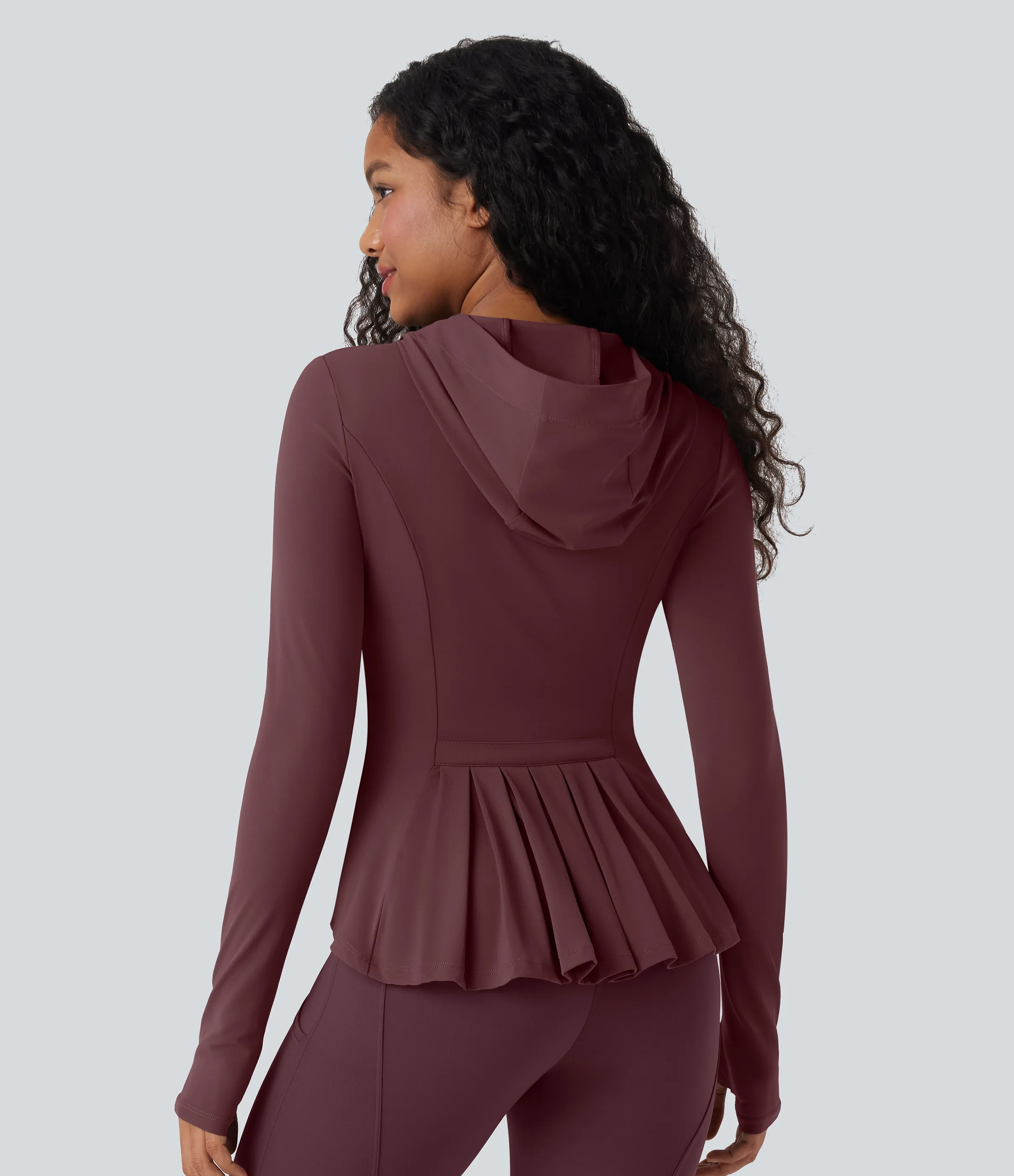 Halara Chamarra plisada SoftlyZero™ de manga larga con capucha y abertura para el pulgar con bolsillos - UPF50+ - Red Mahogany - XL sold by Halara product image thumbnail 3