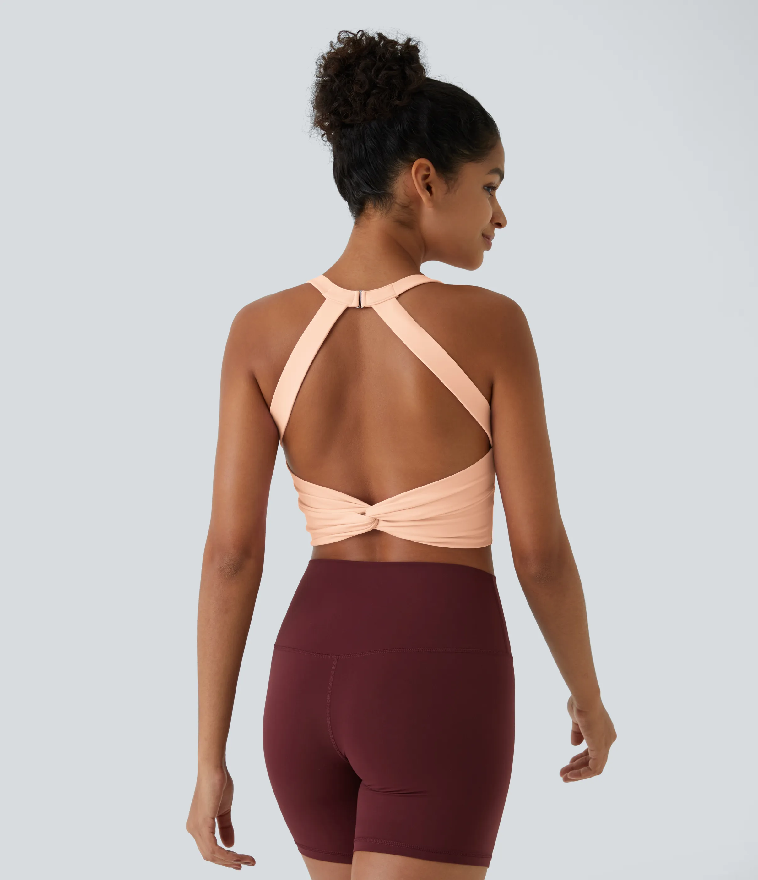 Halara Top corto de yoga SoftlyZero™ Plush afelpado con abertura en copas D-F - Apricot Sherbet - M sold by Halara