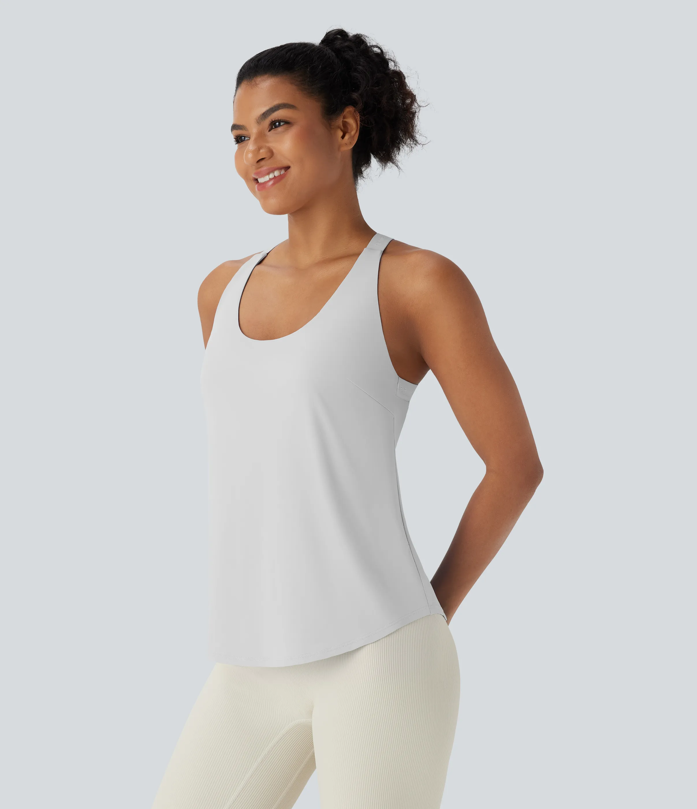 Halara Camiseta yoga sin mangas cuello U sin espalda entrecruzada dobladillo curvo tacto fresco - UPF50+ - Nimbus Cloud - XS sold by Halara product image thumbnail 4