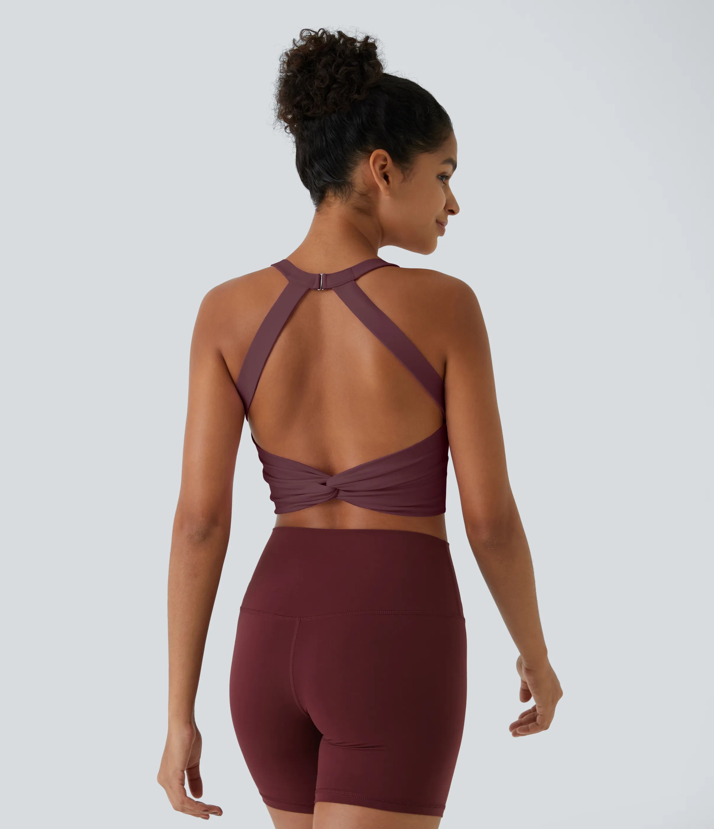 Halara Top corto de yoga SoftlyZero™ Plush afelpado con abertura en copas D-F - Red Mahogany - L sold by Halara product image thumbnail 2