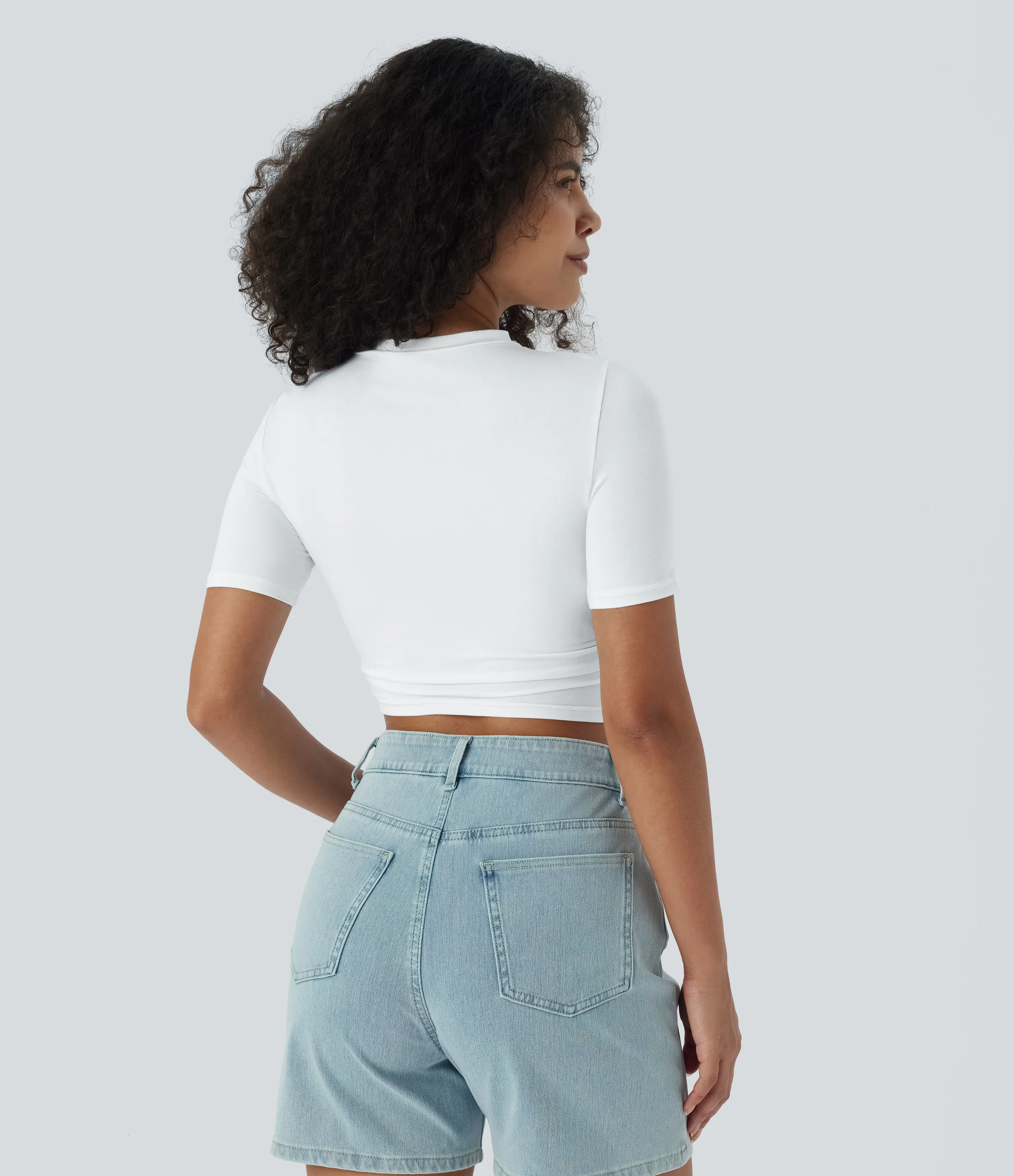 Halara Camiseta recortada ajustada pliegue manga corta cuello redondo - White - XS sold by Halara product image thumbnail 3