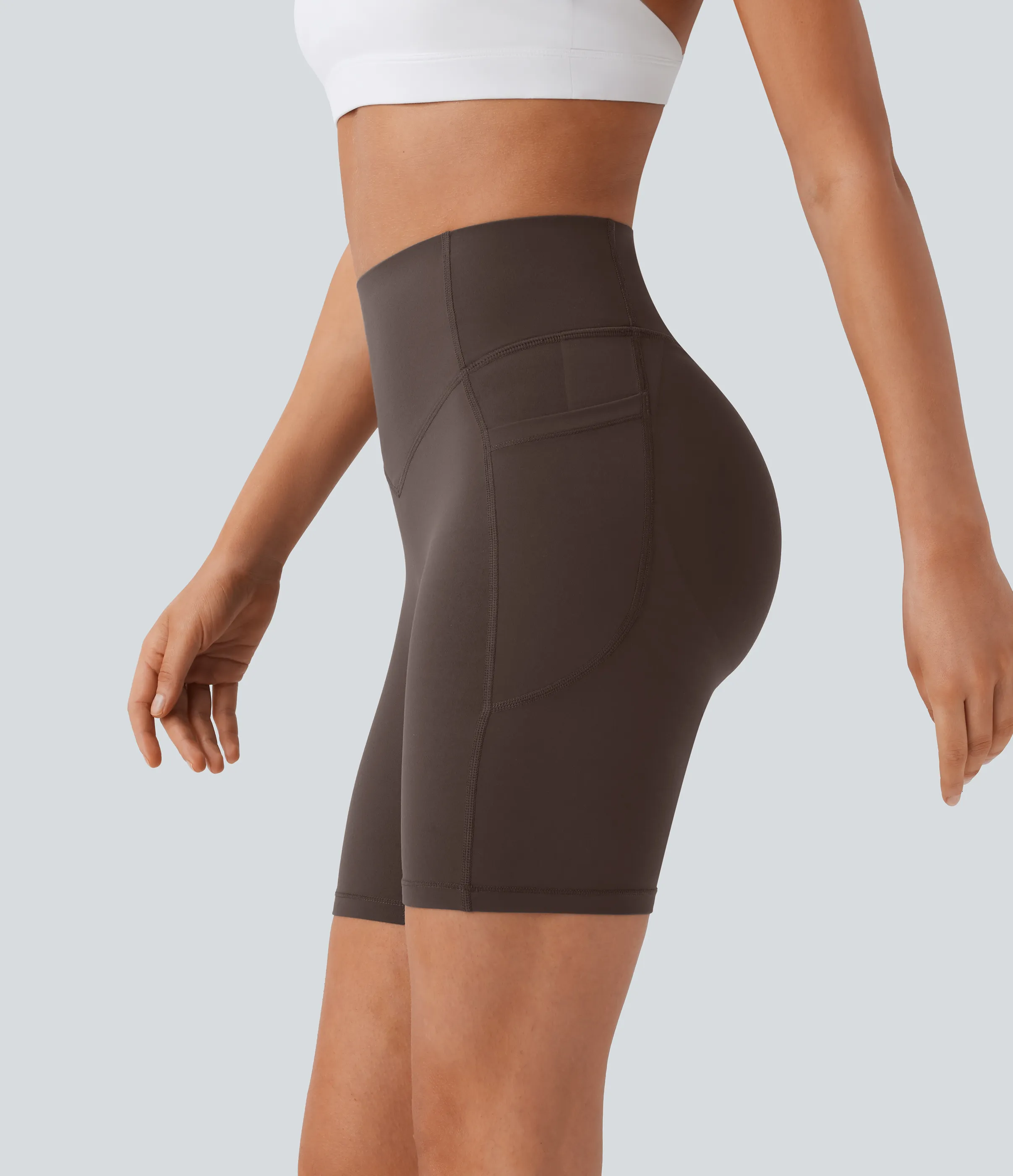 Halara Pantalón corto SoCinched UltraSculpt ciclista tiro alto realce glúteo bolsillo lateral entrenamiento 17.5cm - Hot Fudge - S sold by Halara