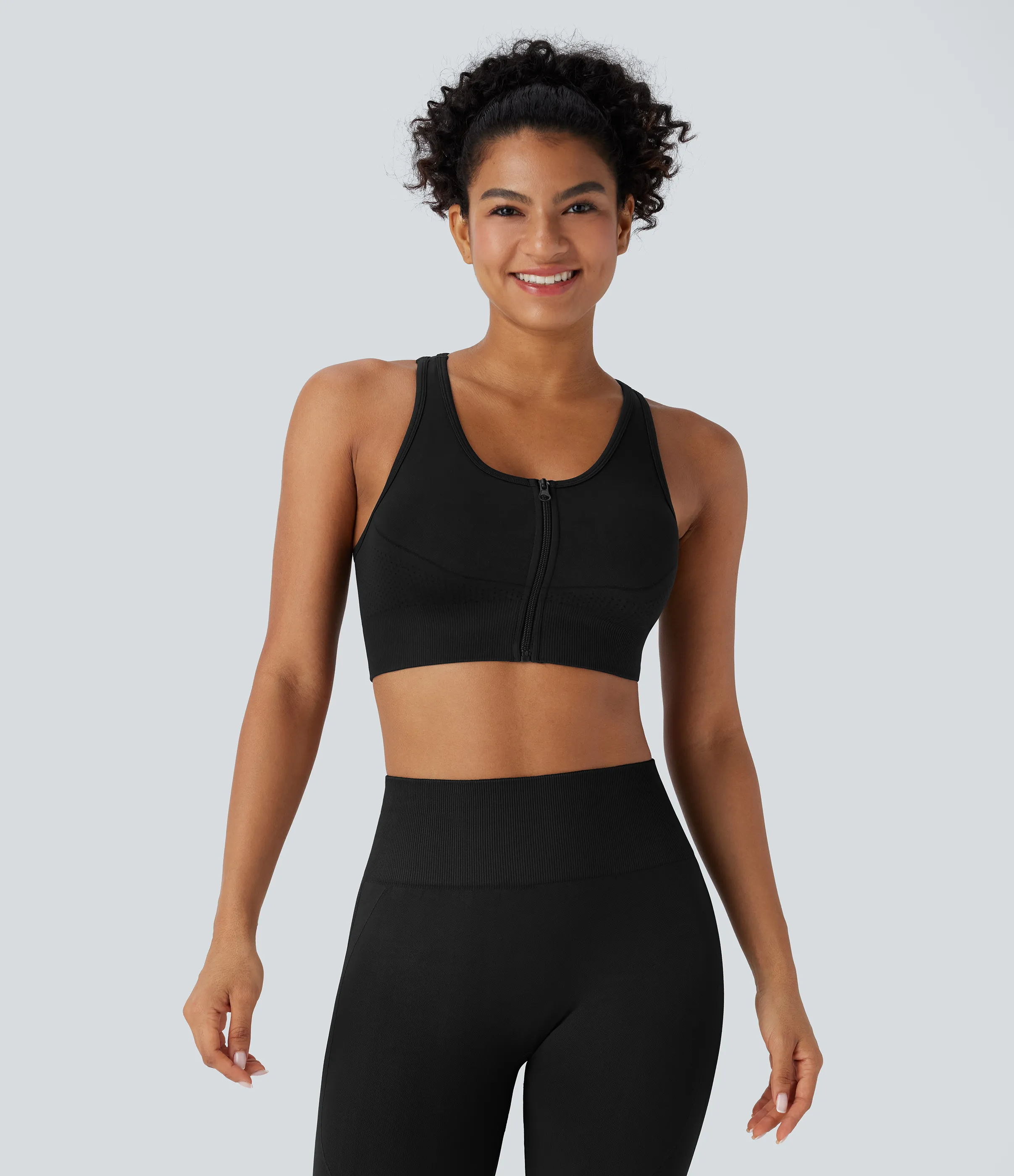 Halara Top corto de yoga sin costuras con espalda nadadora y cremallera - Black - XS sold by Halara product image thumbnail 4