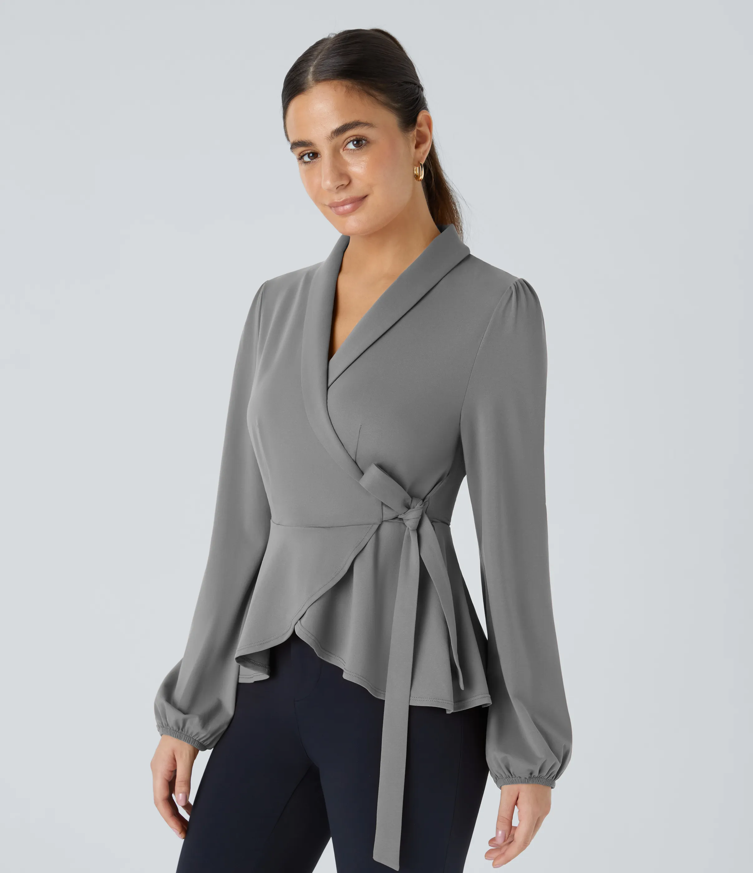 Halara Blusa oficina cuello chal lazo lateral cruzado dobladillo volante - Ultimate Gray - XL sold by Halara
